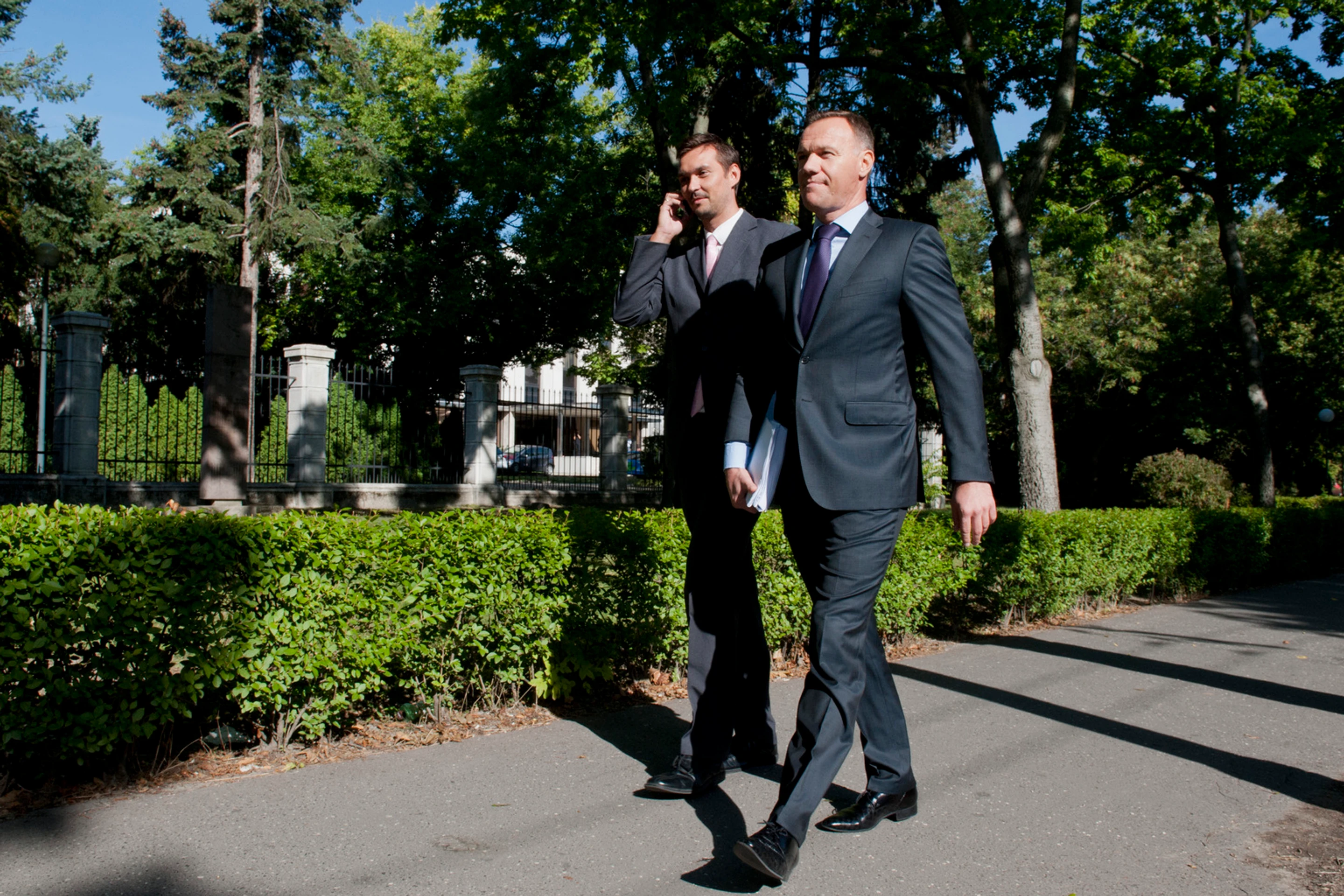 Minister zdravotníctva Viliam Čislák prišiel na rokovanie vlády pešo.