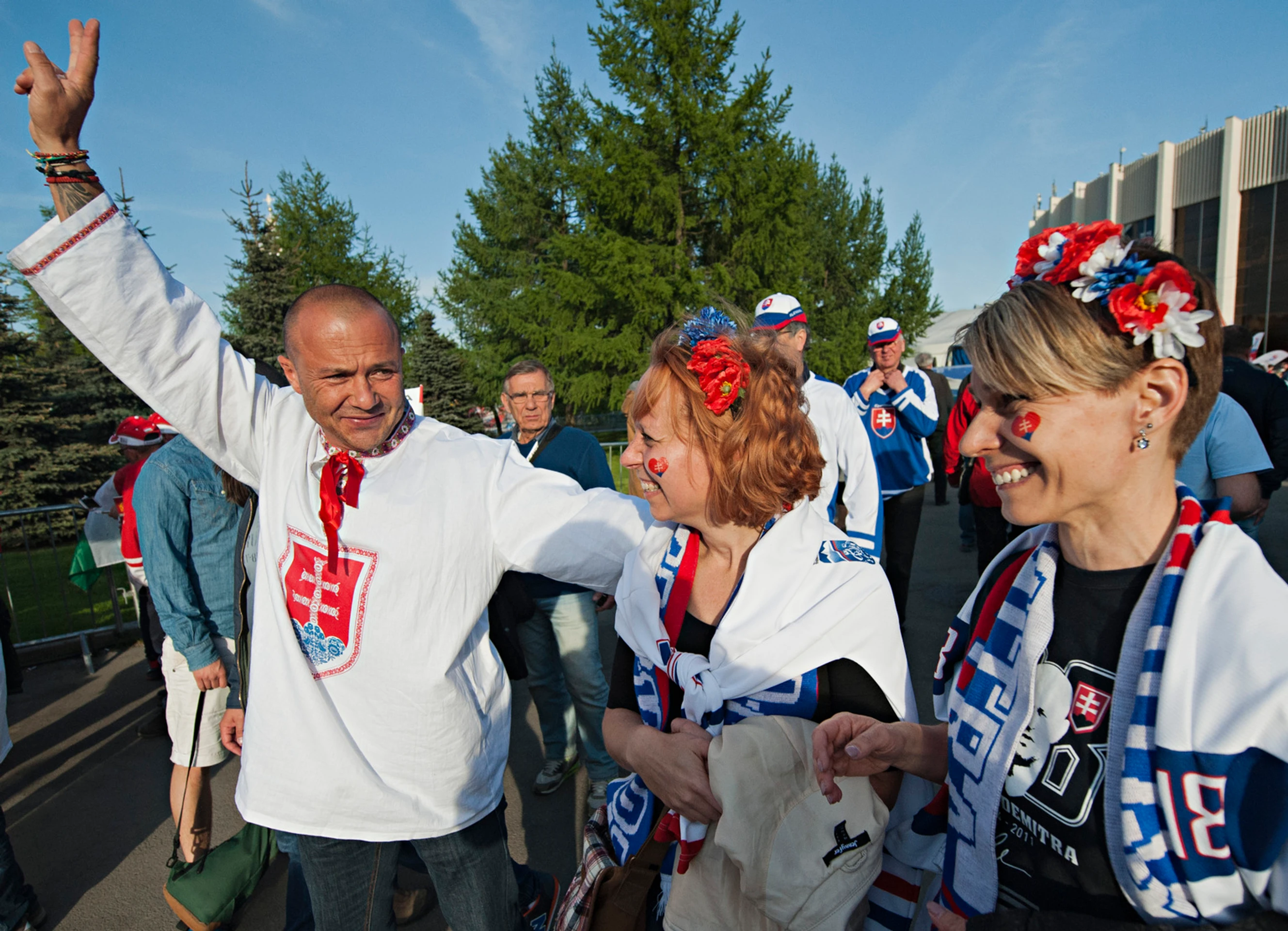 Na snímke slovenskí fanúšikovia pred zápasom B-skupiny hokejových MS Slovensko - Kanada v Petrohrade.
