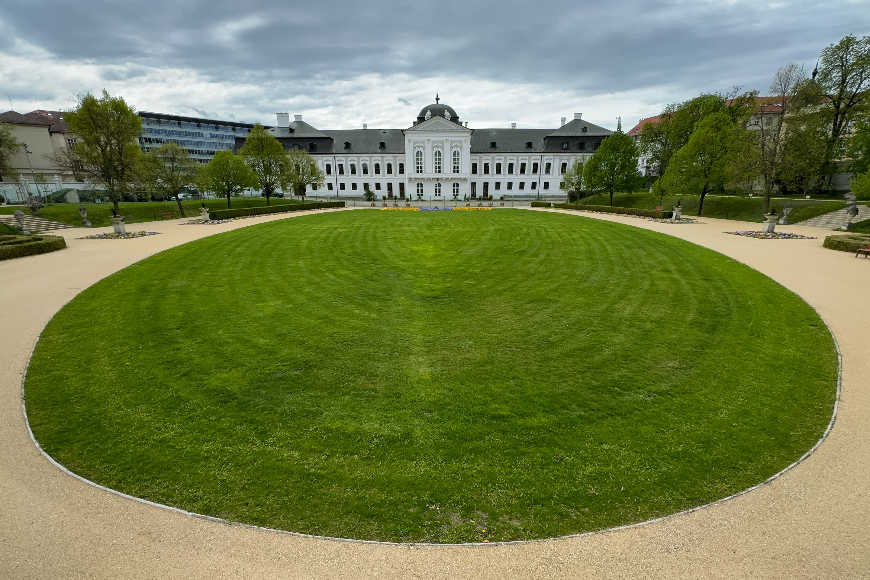 Na snímke priestory Grasalkovičovej záhrady po jej rekonštrukcii .