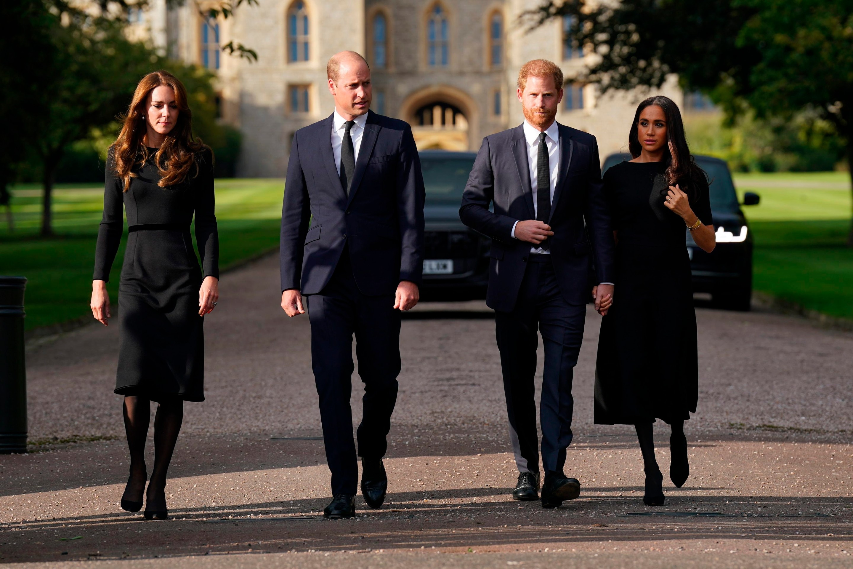 Páry vyšli z hradu Windsor