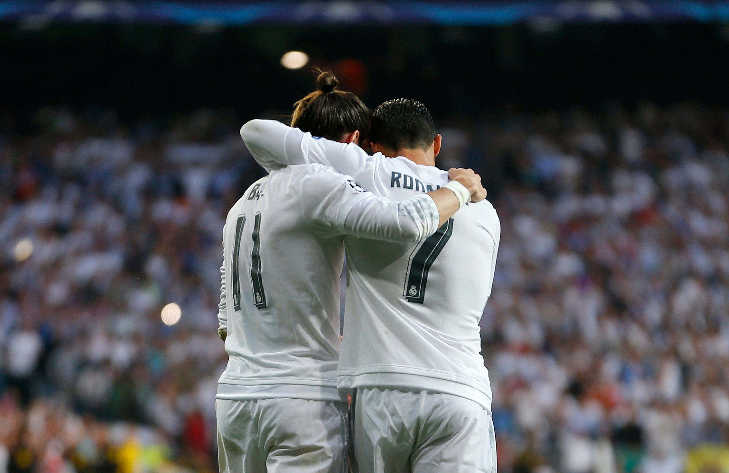 Gareth Bale a Cristiano Ronaldo sa tešia z gólu prvého menovaného v odvetnom dueli semifinále LM Real Madrid - Manchester City.