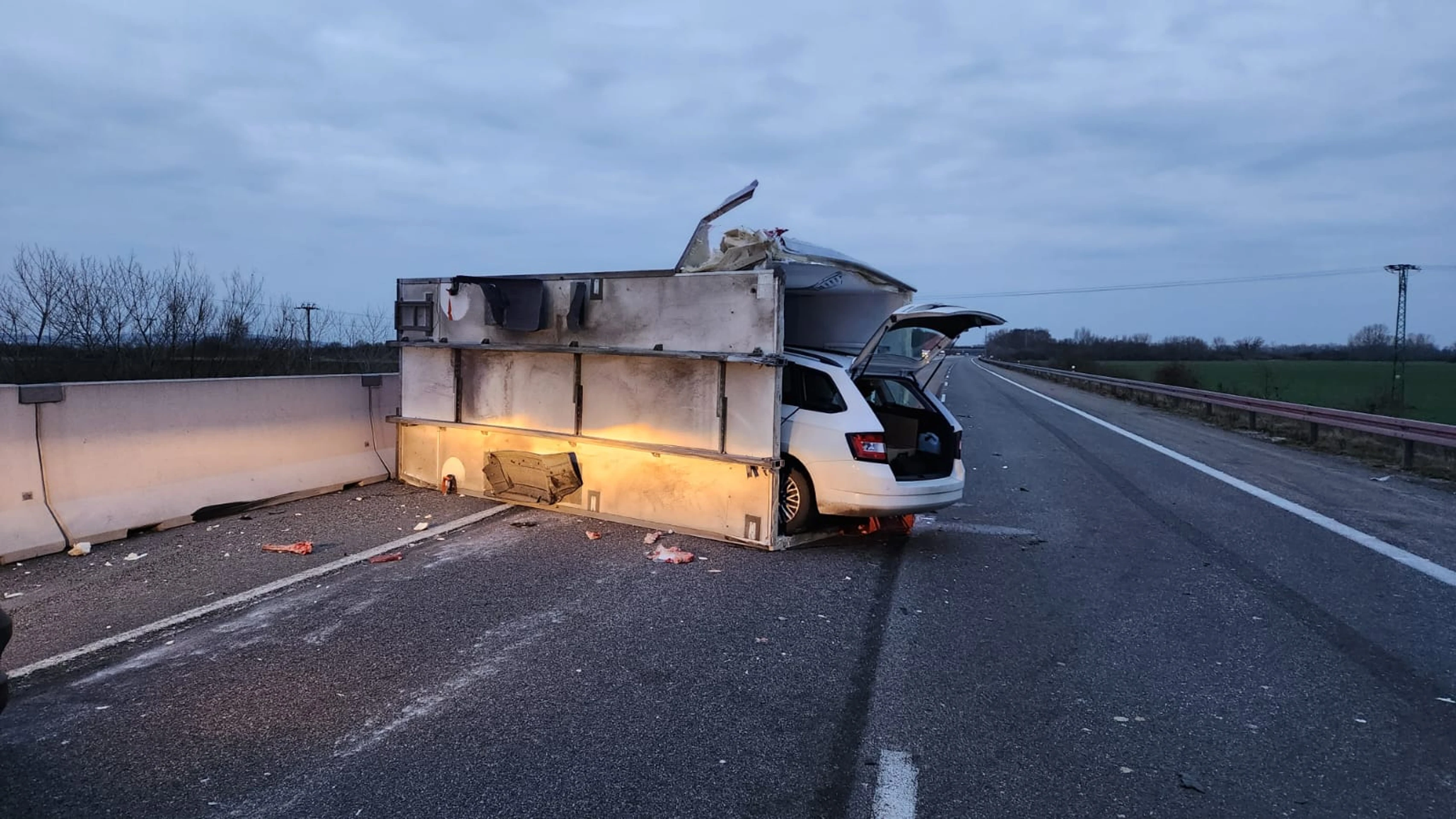 Nehoda na diaľnici D1 za Piešťanmi smerom na Trnavu