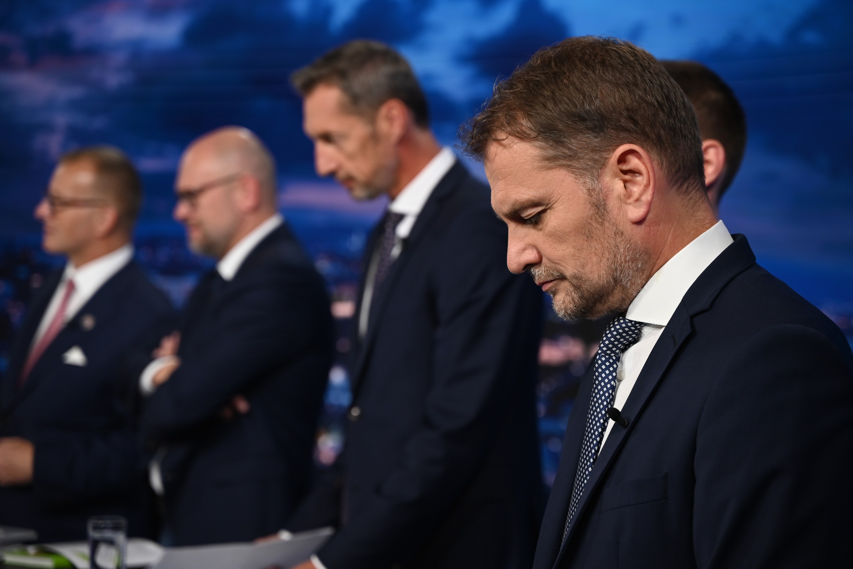 Účastníci predvolebnej diskusie, v popredí Igor Matovič (OĽANO a priatelia)