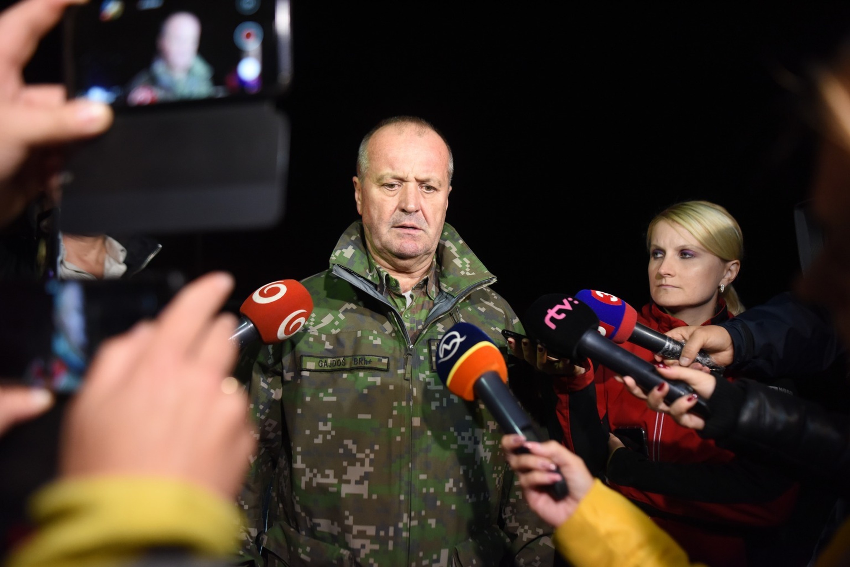 Náčelník štábu Ozbrojených síl SR generálmajor Miroslav Lorinc odpovedá na otázky po páde stíhačky.