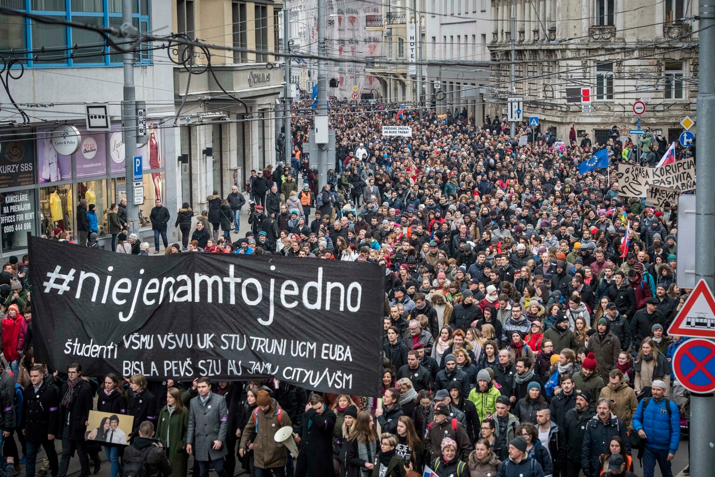 Na snímke účastníci tichého pochodu študentov a slušných ľudí