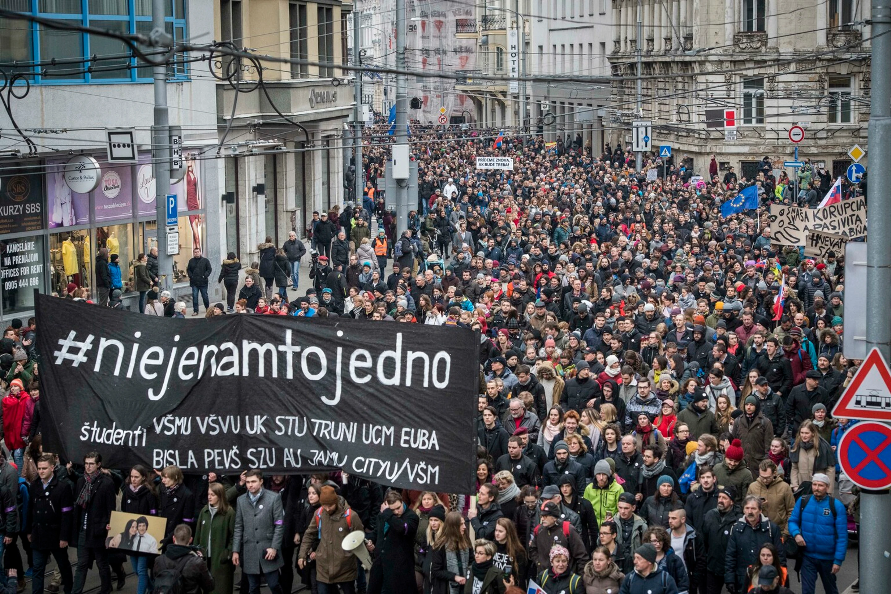 Na snímke účastníci tichého pochodu študentov a slušných ľudí