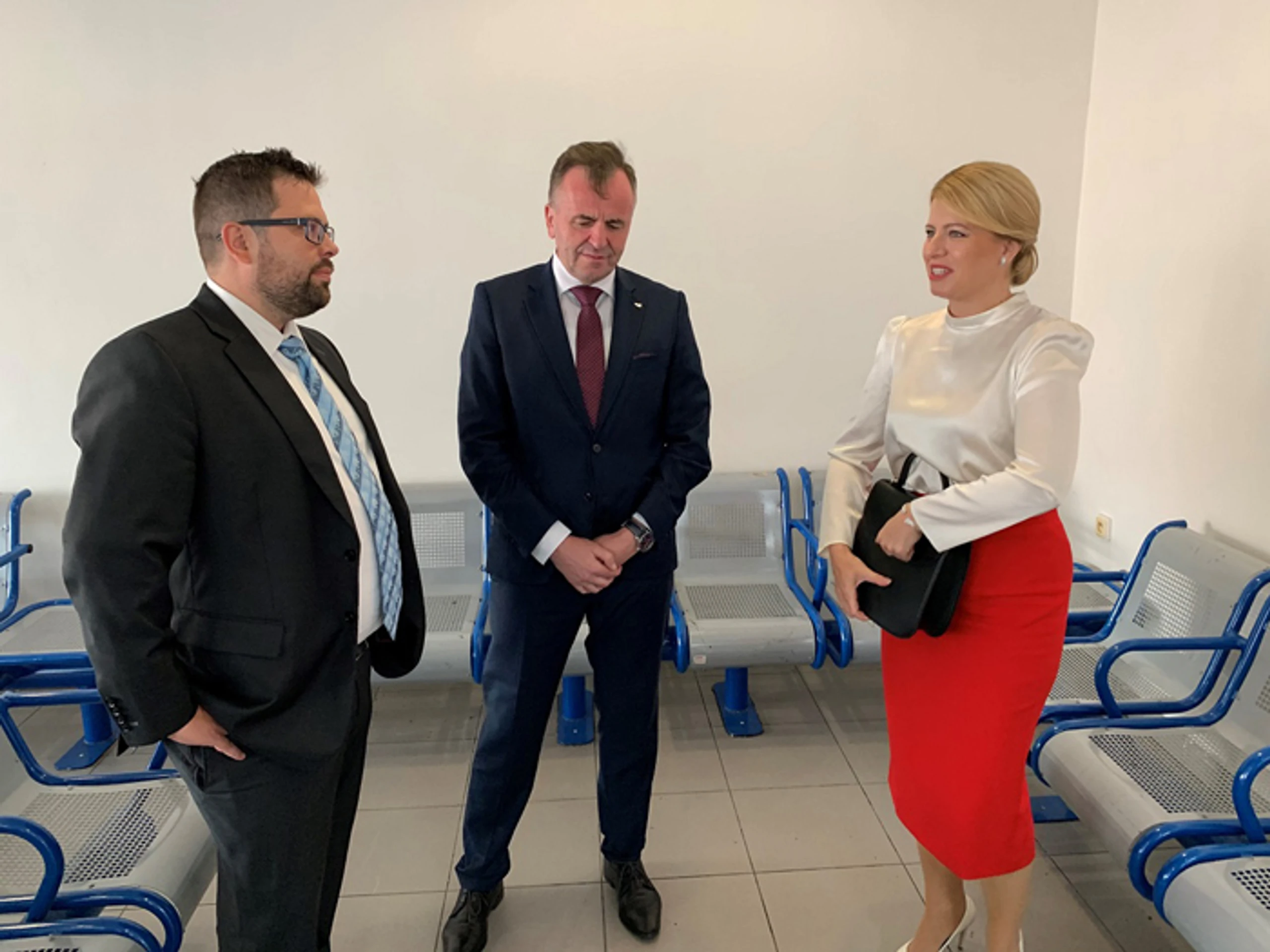 Prezidenta Zuzana Čaputová pred odchodom do Viedne na petržalskej vlakovej stanici.