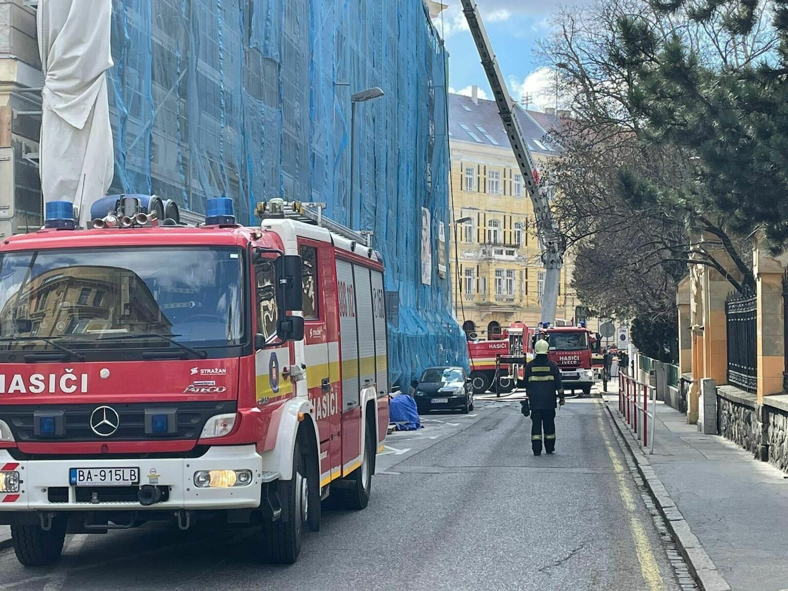 Na bratislavských Palisádach zasahovali hasiči.