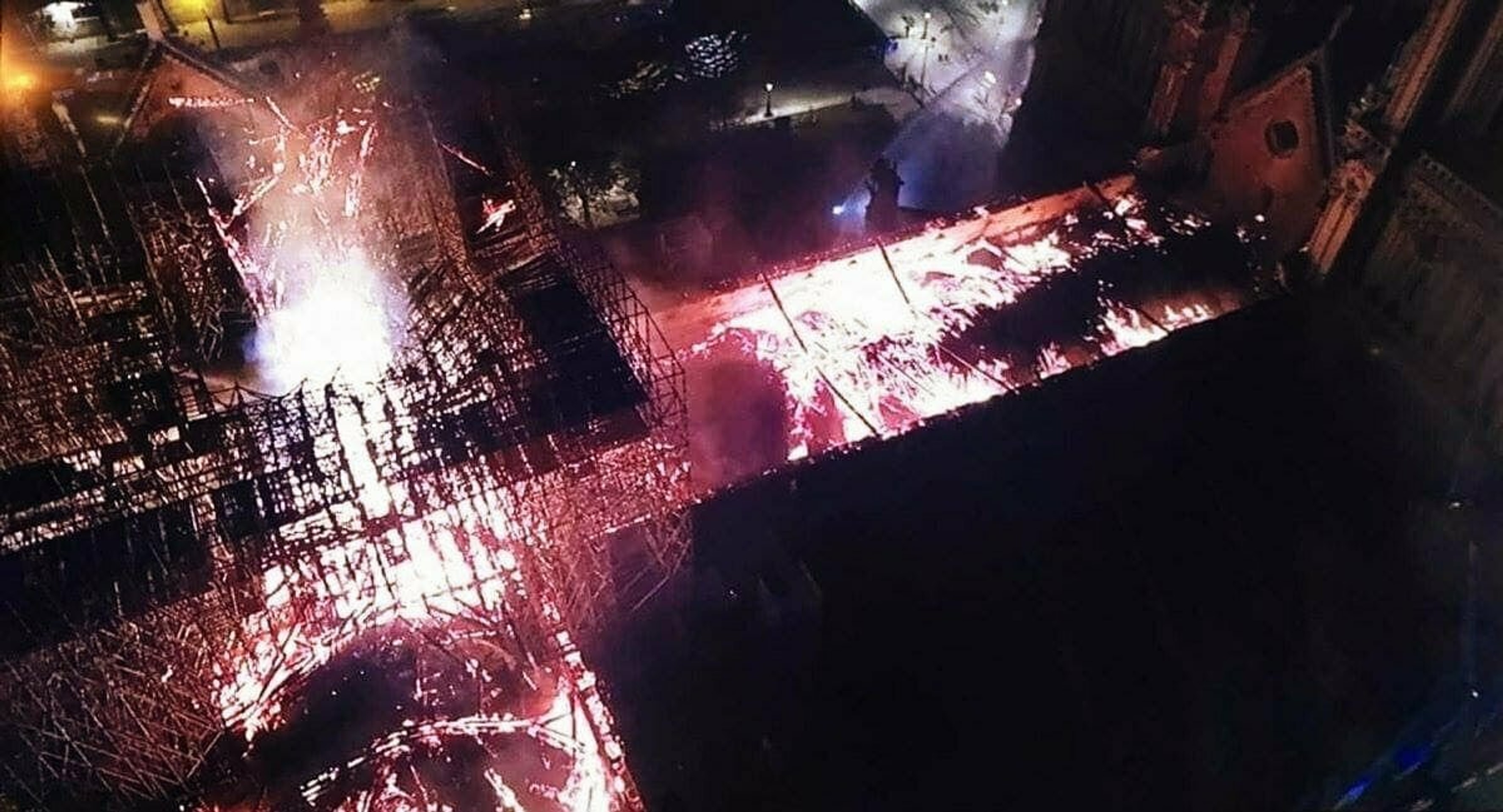 Paríž v smútku pri požiari katedrály Notre-Dame