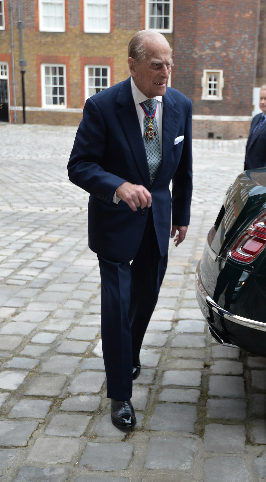 Princ Philip oznámil odchod do kráľovského dôchodku. 