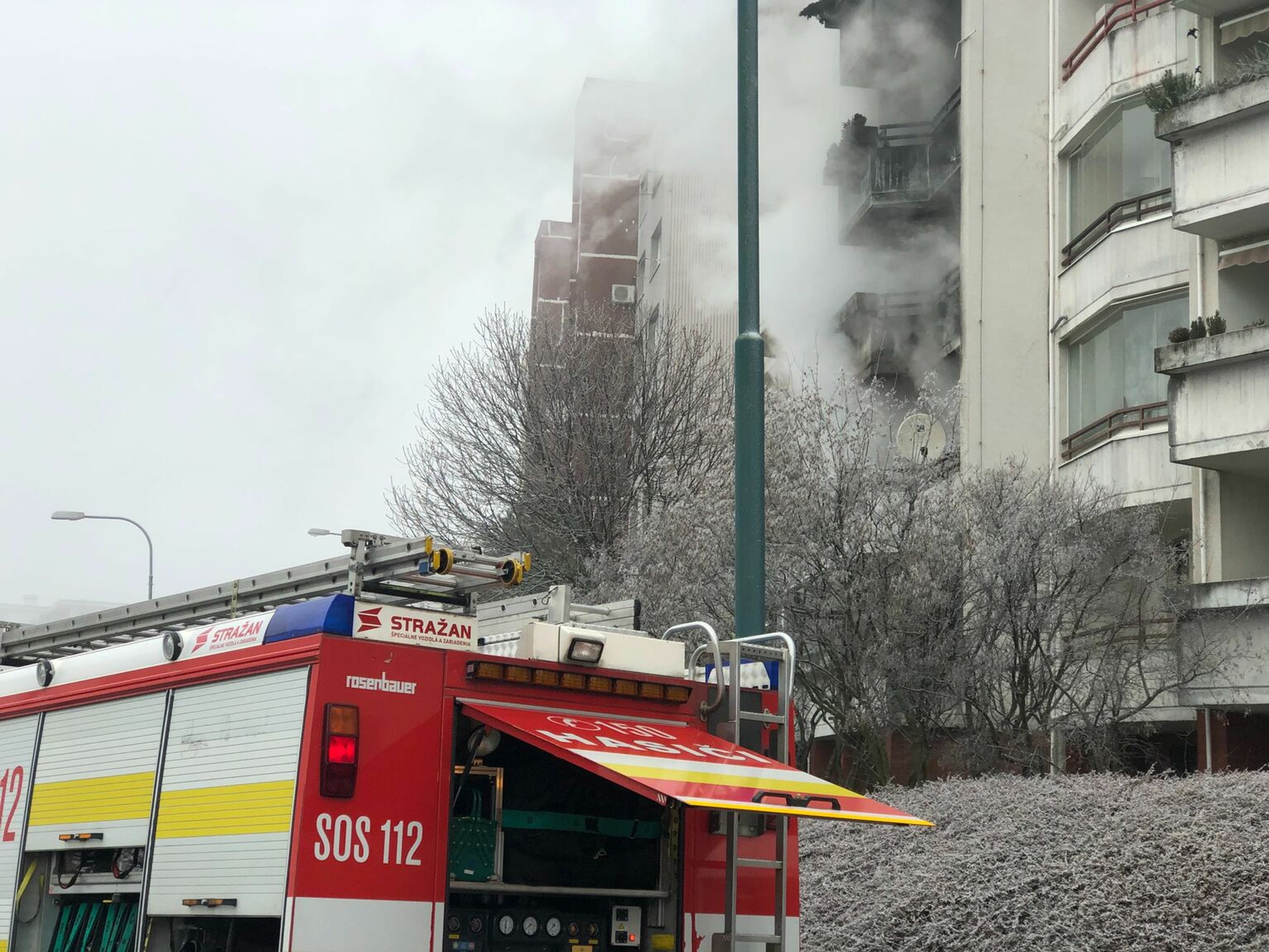Požiar bytovky v Bratislave.