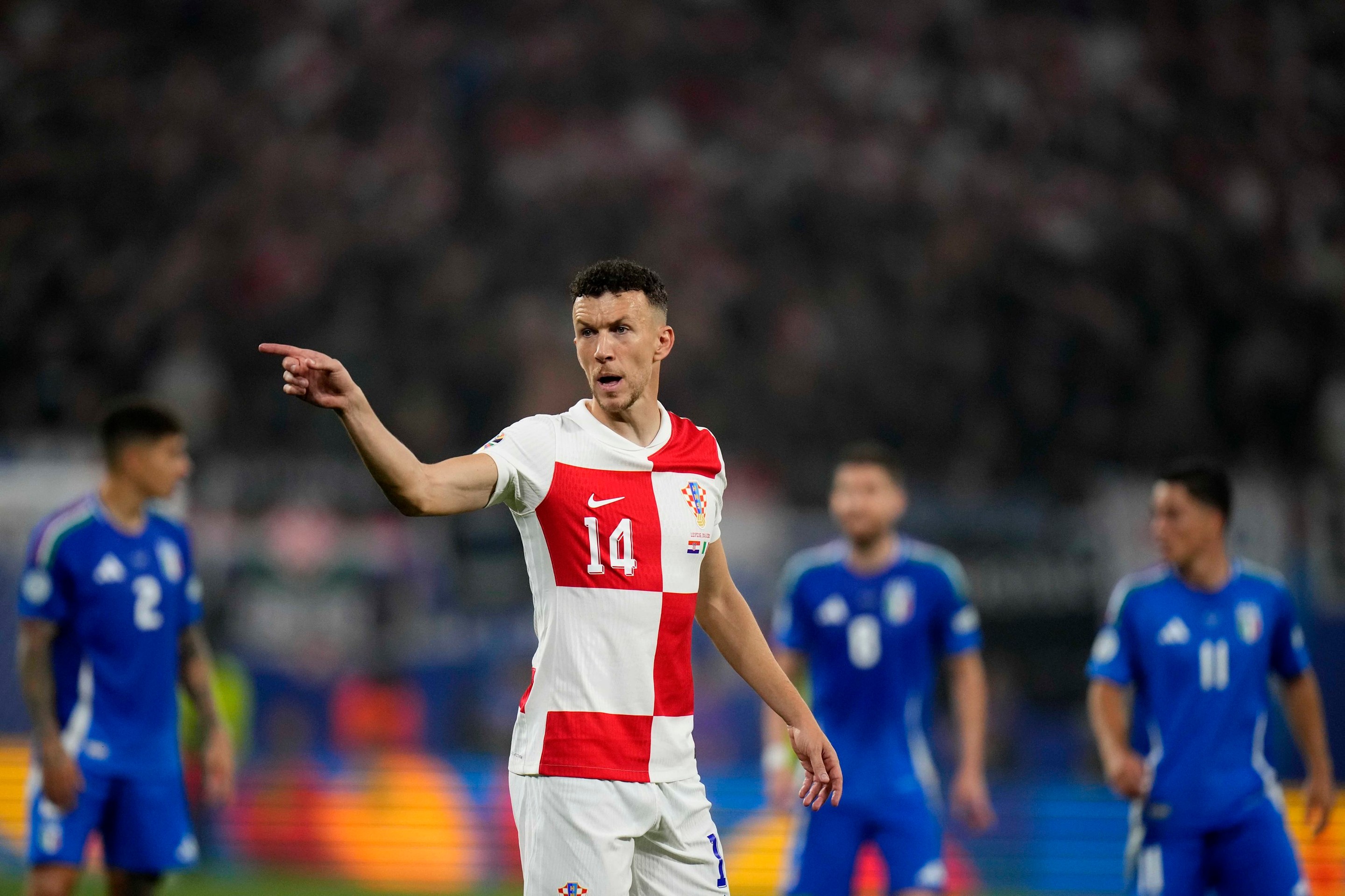 Chorvát Ivan Perišič reaguje v dueli s Talianskom na ME 2024.