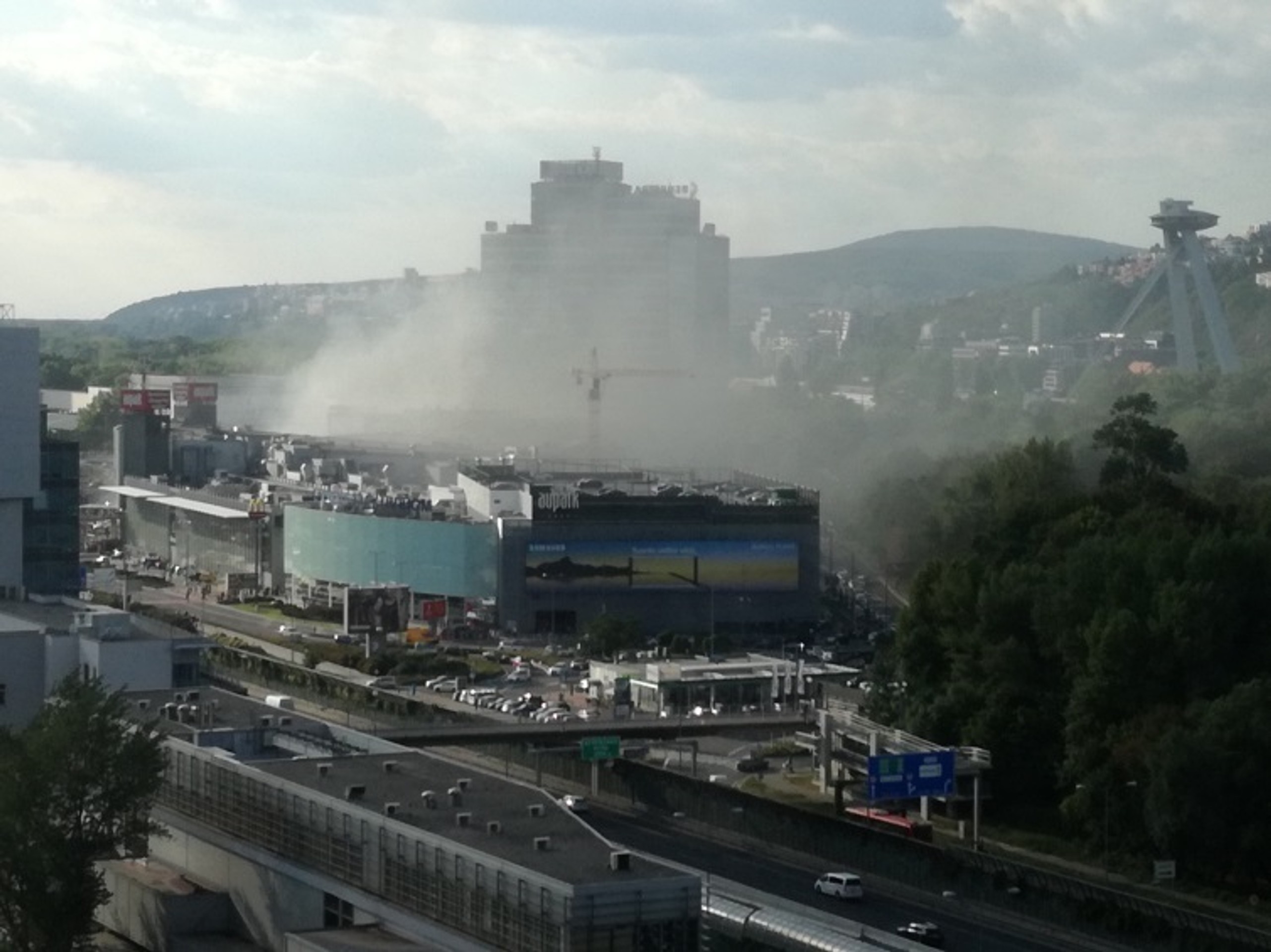 Aupark zachvátil požiar.