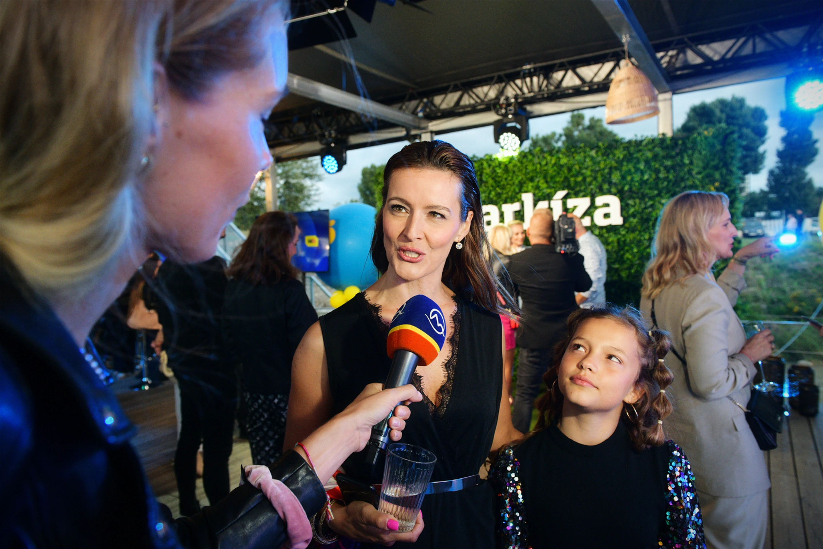 Andrea a Izabelka Gavorníkové na markizáckej párty