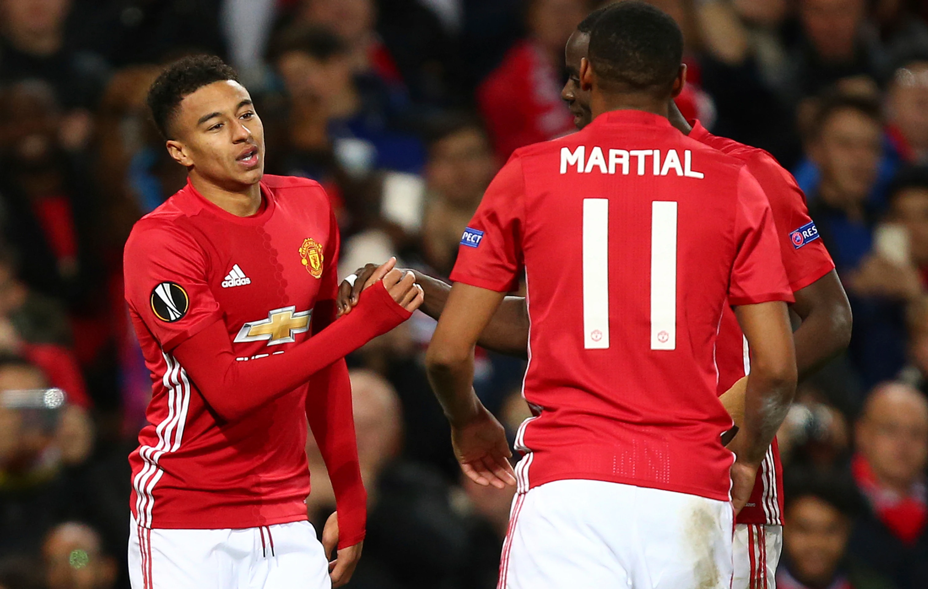 Hráči Manchestru United sa tešia z gólu proti Fenerbahce v dueli EL.