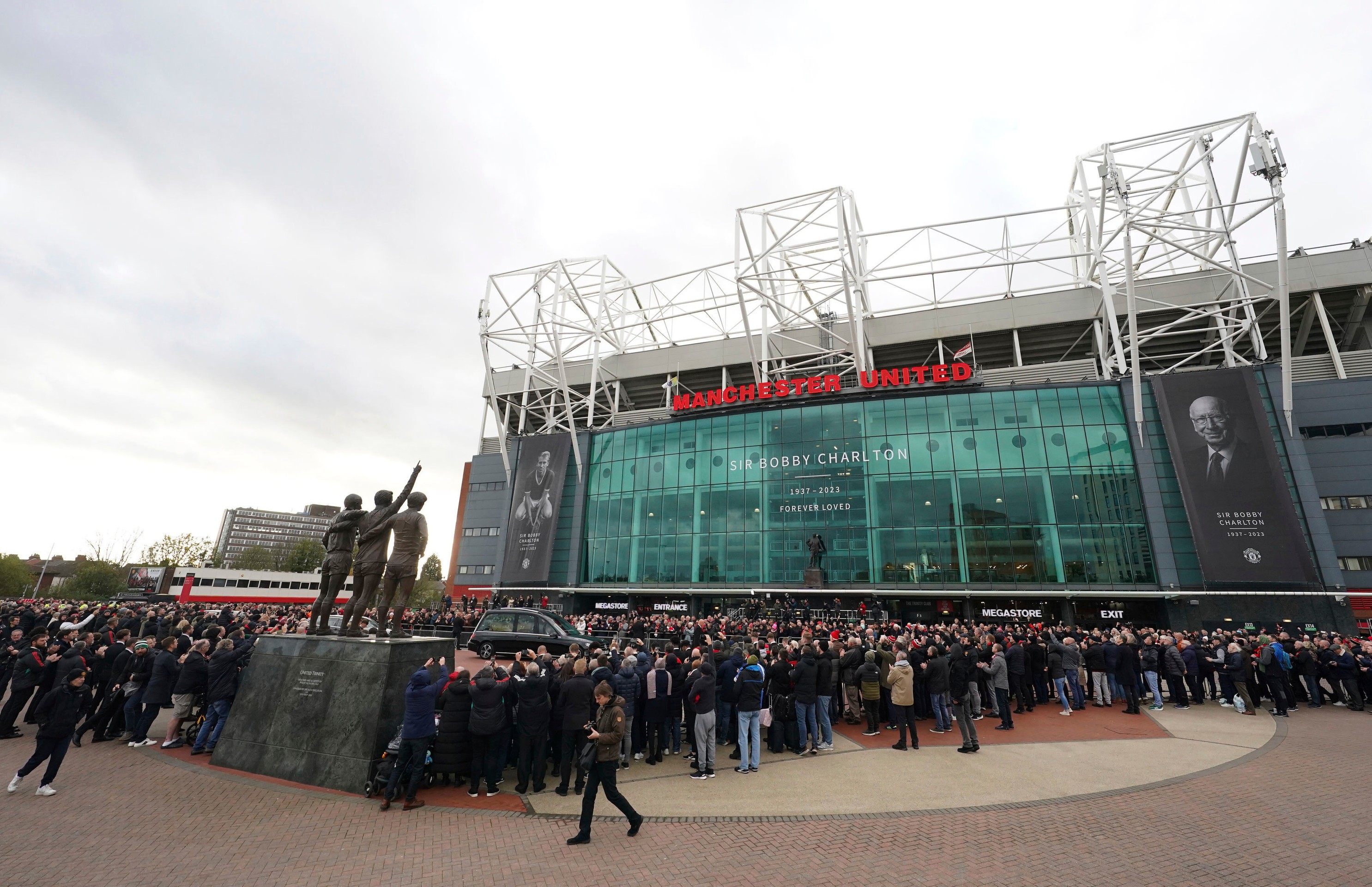 Zástupy pre Old Trafford
