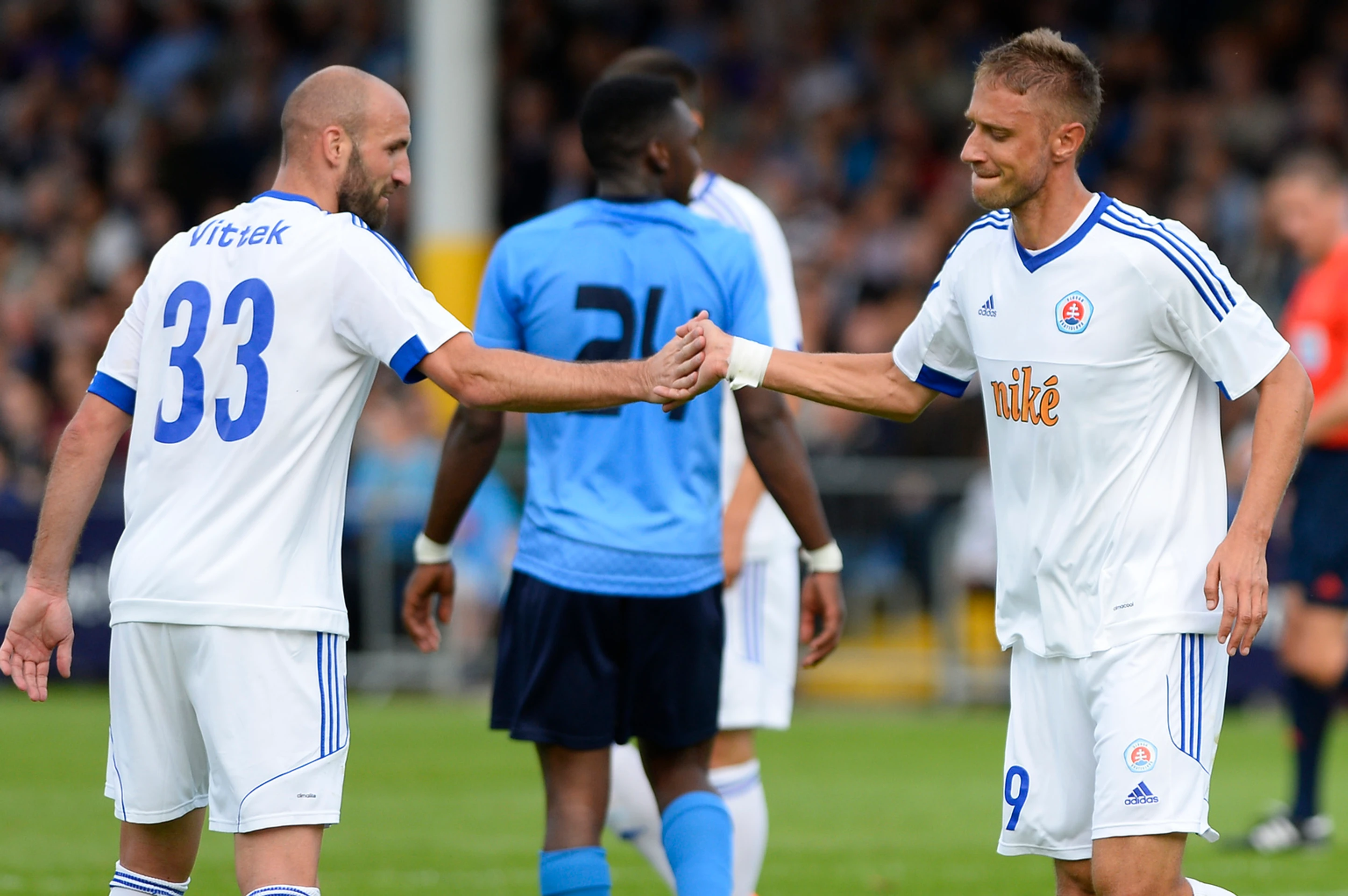 Róbert Vittek a Kornel Saláta sa tešia z víťazstva 5:1 v odvete proti UD Dublin.