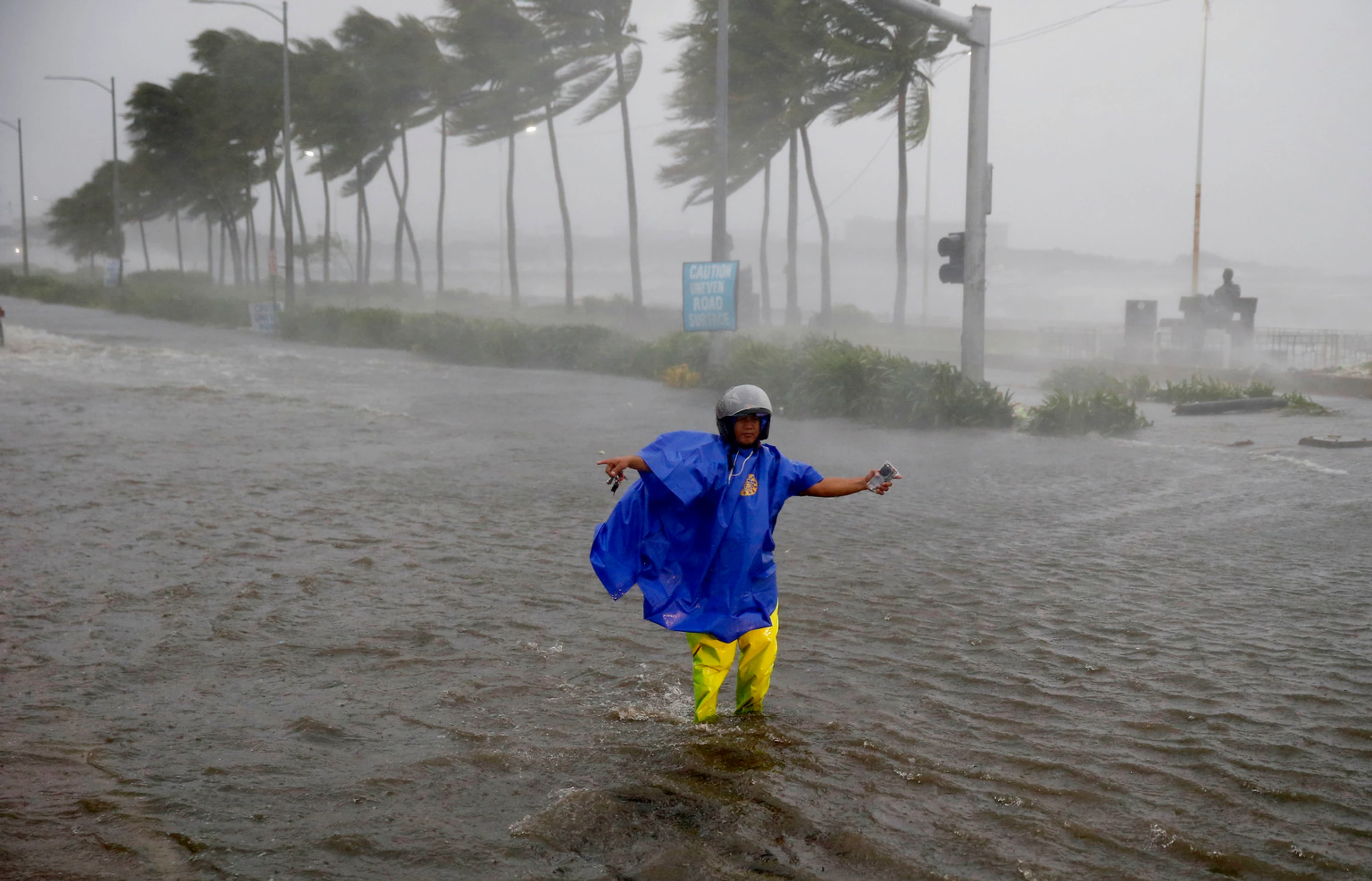 Supertajfún Mangkhut zasiahol Filipíny