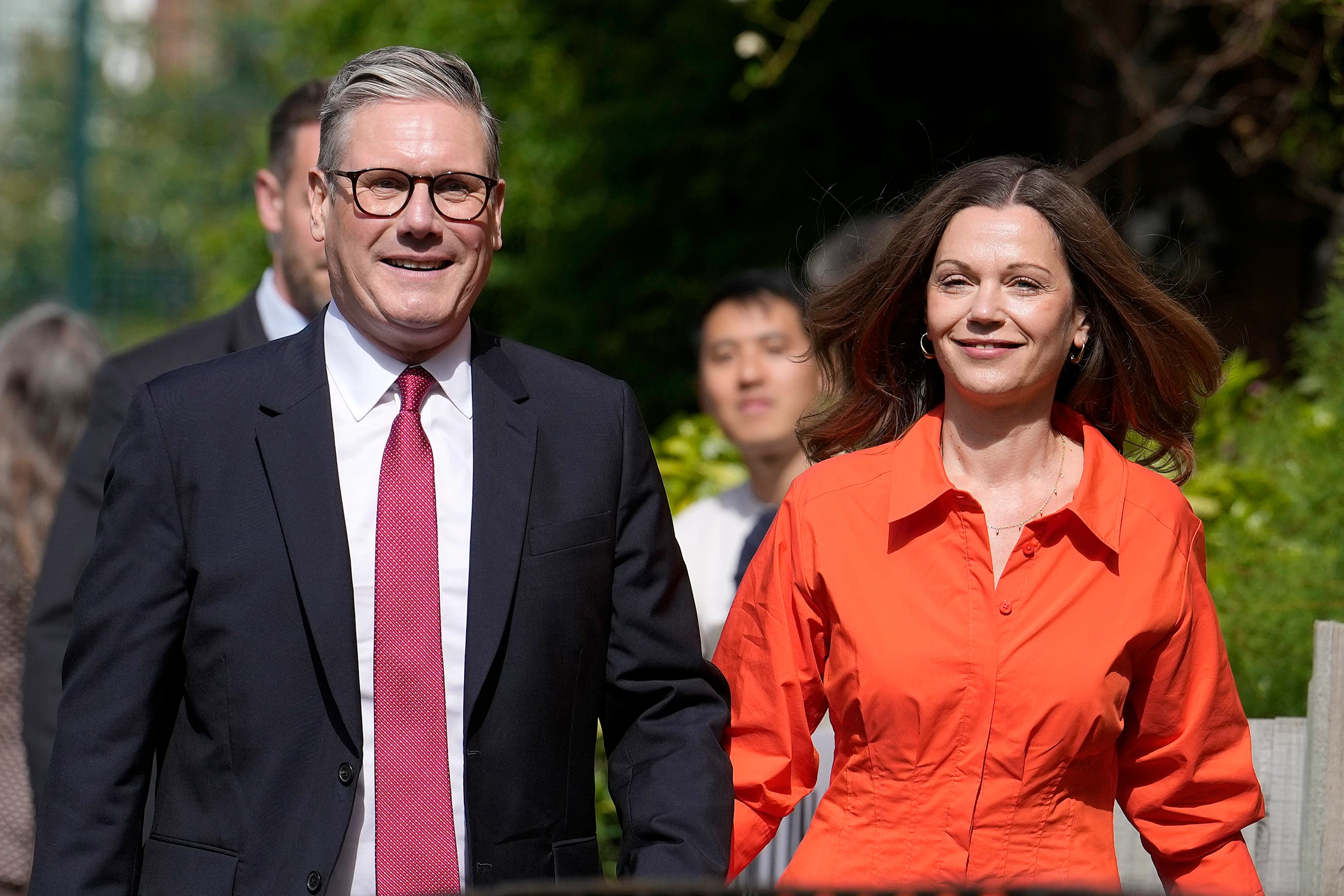 Líder Labouristickej strany Keir Starmer s manželkou Victoriou.