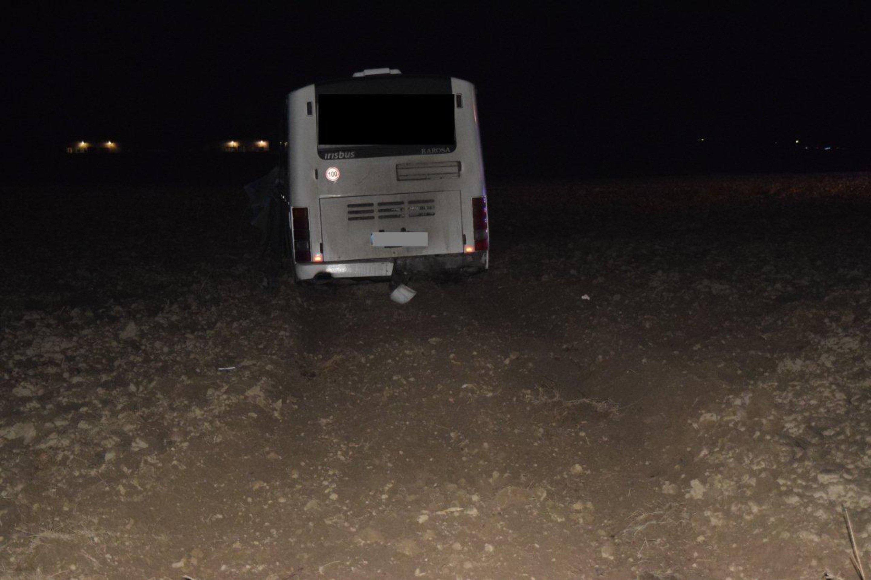 Vypadnutá tyč zasiahla vodiča autobusu.