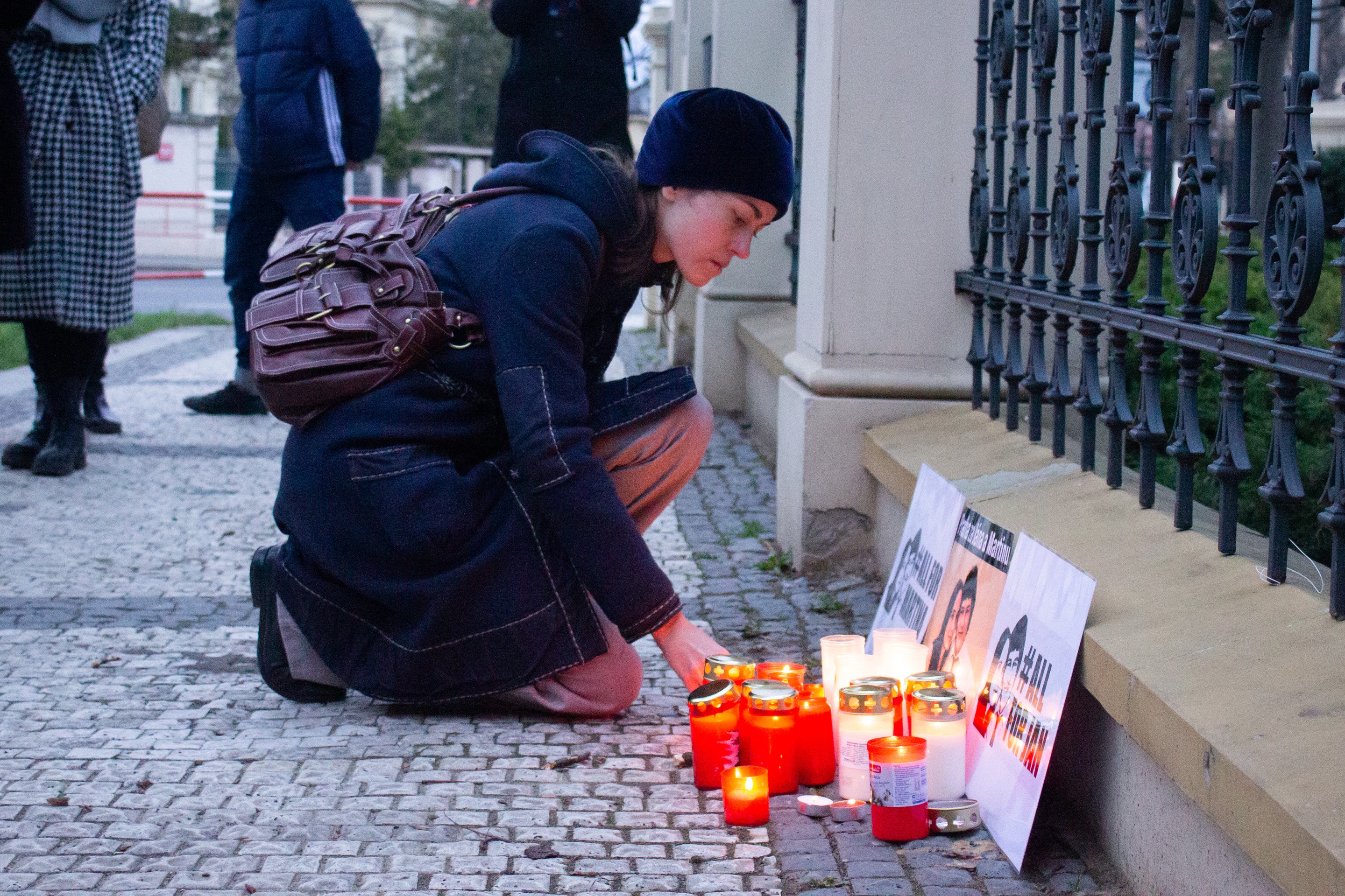 Spomienková akcia k piatemu výročiu vraždy novinára Jána Kuciaka v Prahe.