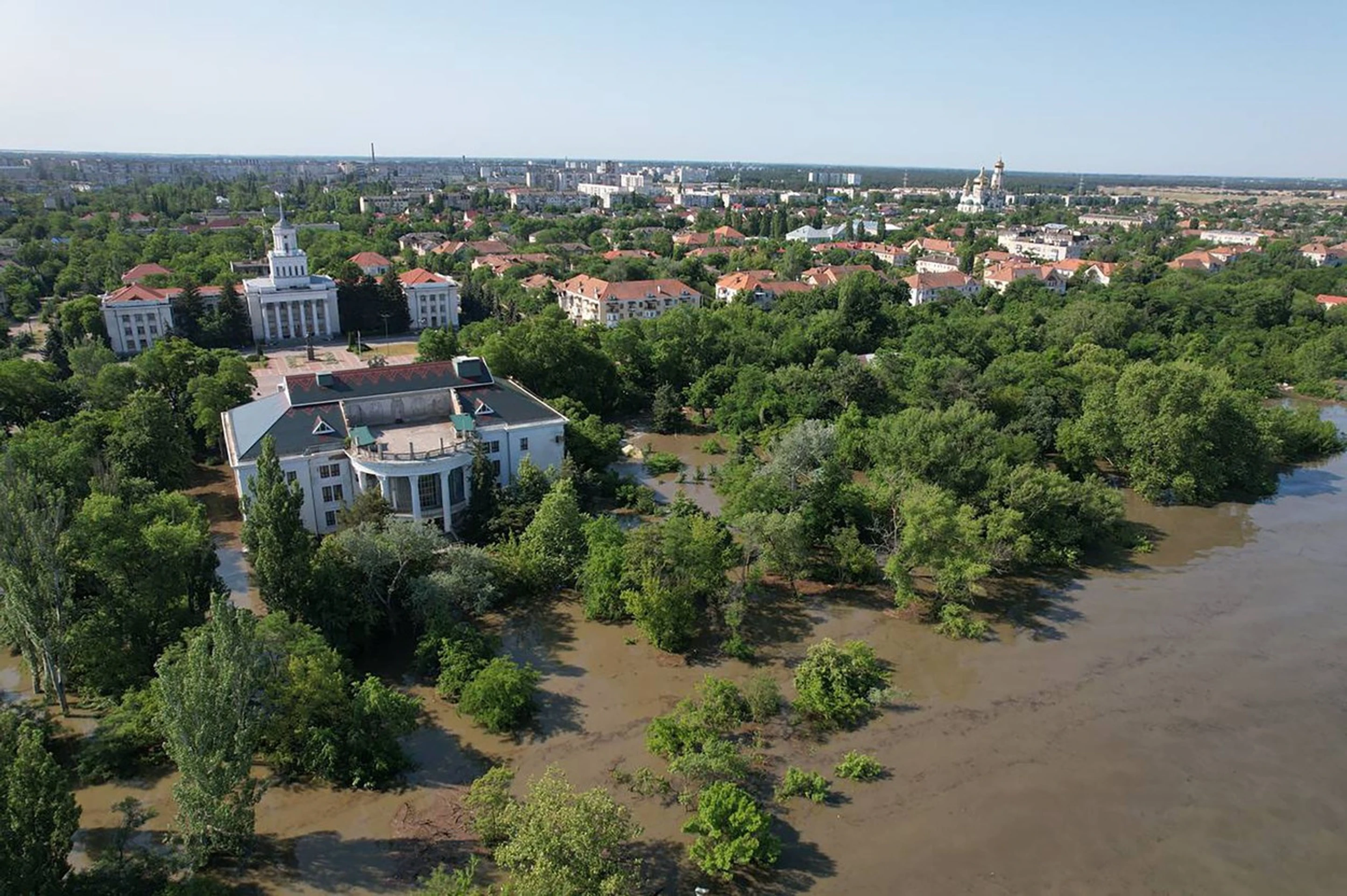 Záplavy v Chersonskej oblasti po zničení priehrady.