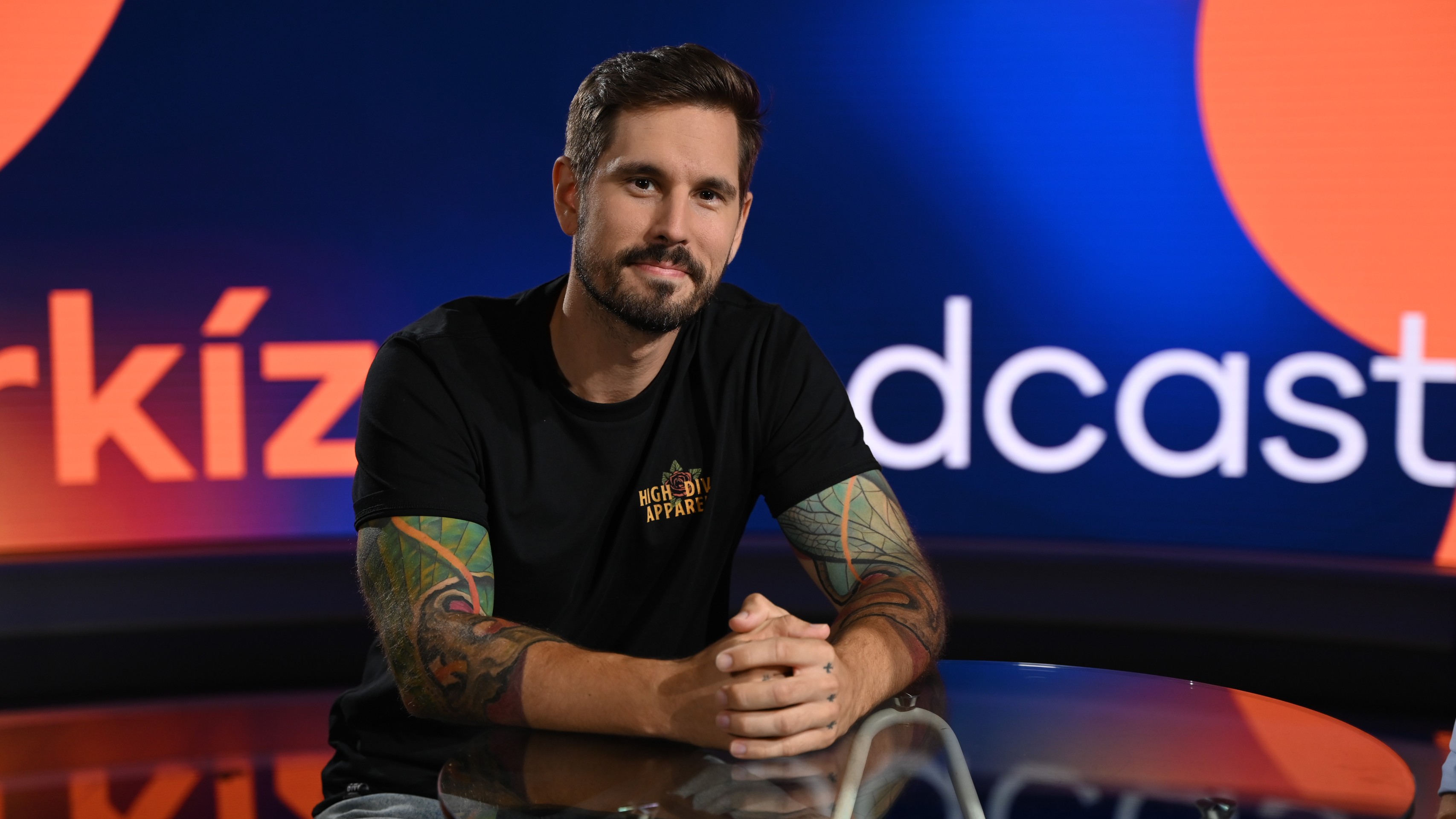 Komik Jakub Zitron Ťapák v Cirkus Politikus s Martinom Prôčkom.