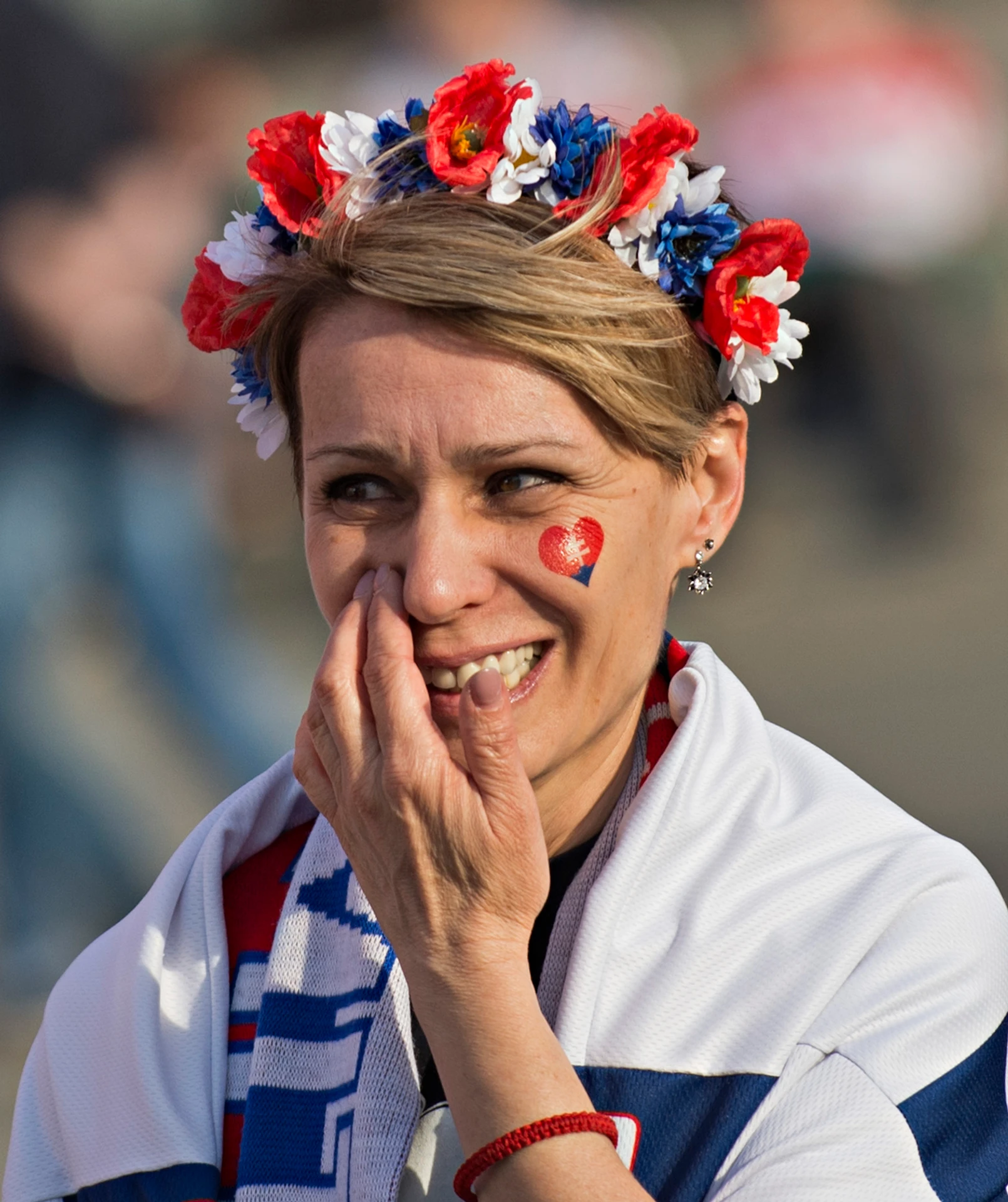 Na snímke slovenská fanúšička pred zápasom B-skupiny hokejových MS Slovensko - Kanada v Petrohrade.