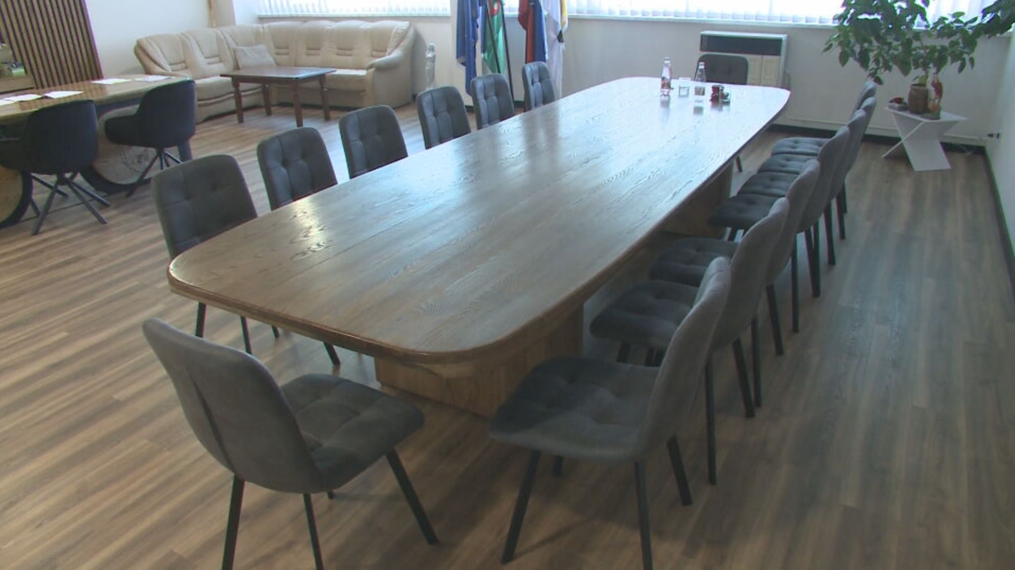 Kanceláriu starostu v Jarovniciach.