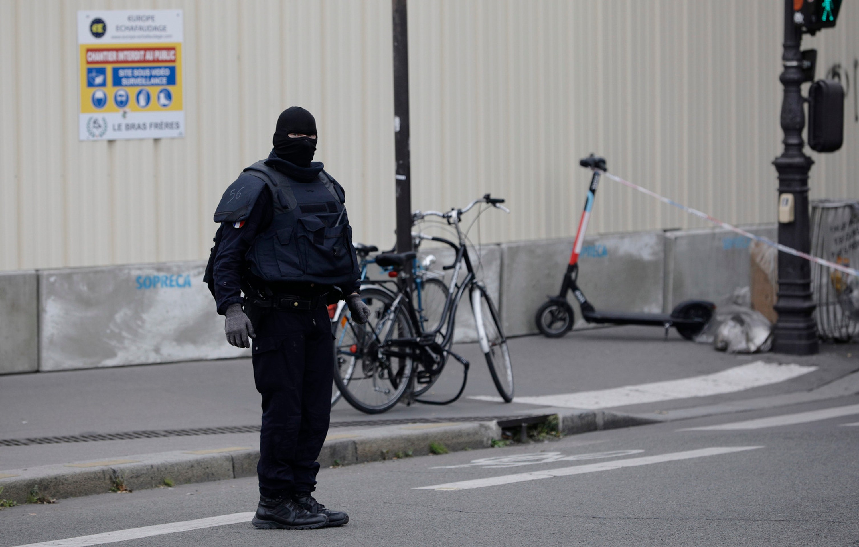 Útočník zabil štyroch policajtov.