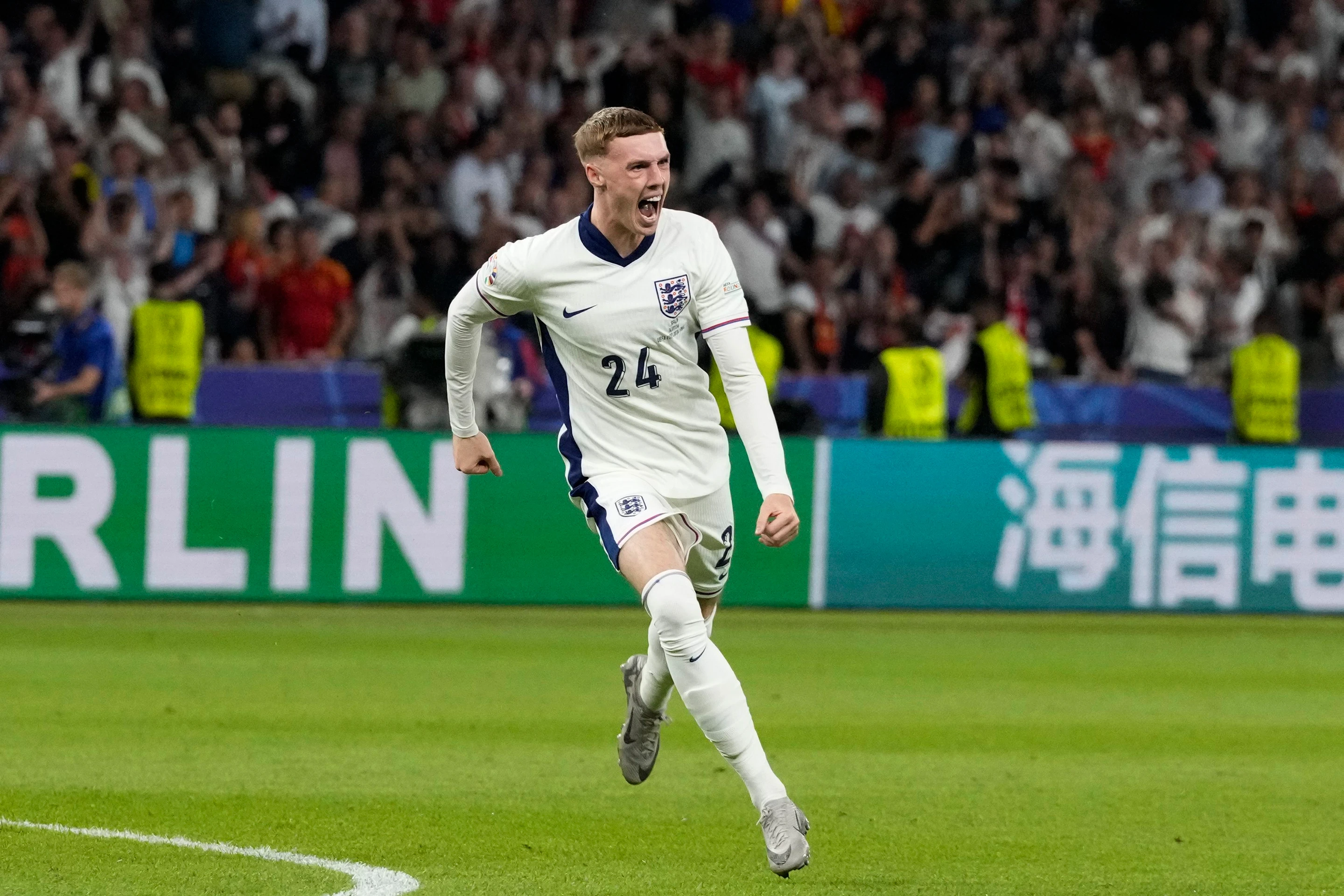Angličan Cole Palmer oslavuje gól vo finále ME 2024 proti Španielsku.
