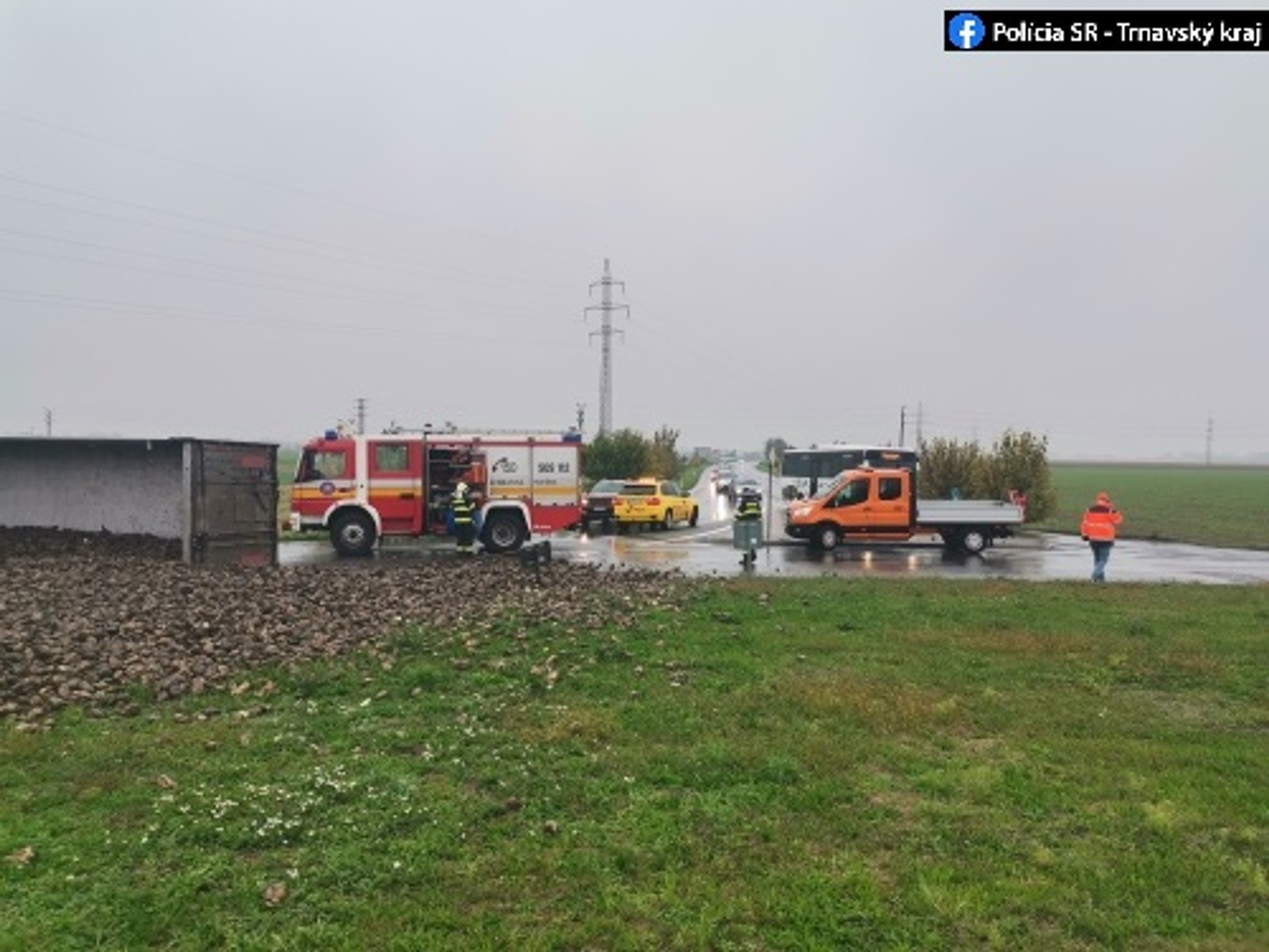 Kamión sa prevrátil pri Galante