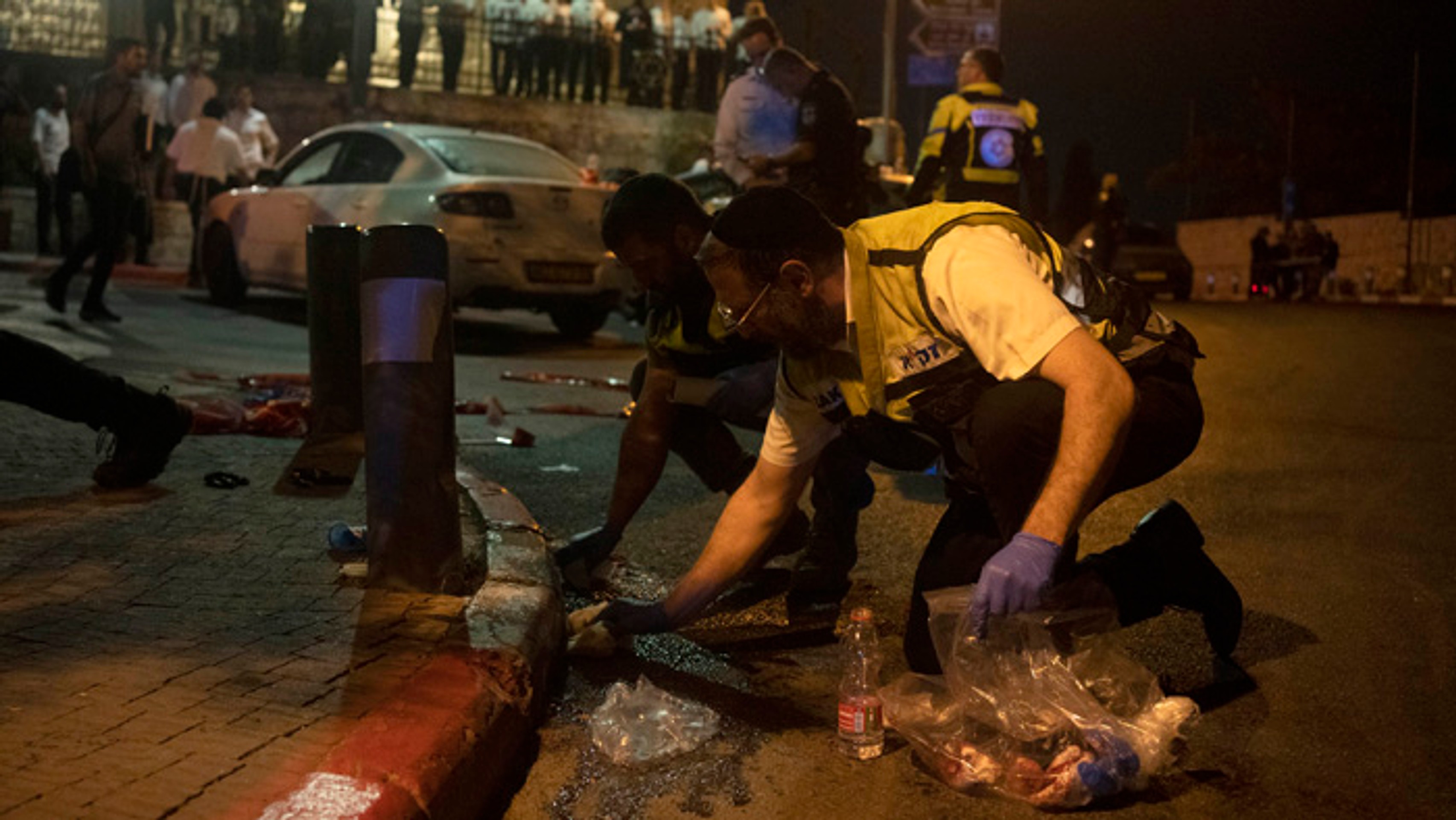 Pri streľbe na autobus utrpelo zranenia najmenej sedem ľudí.