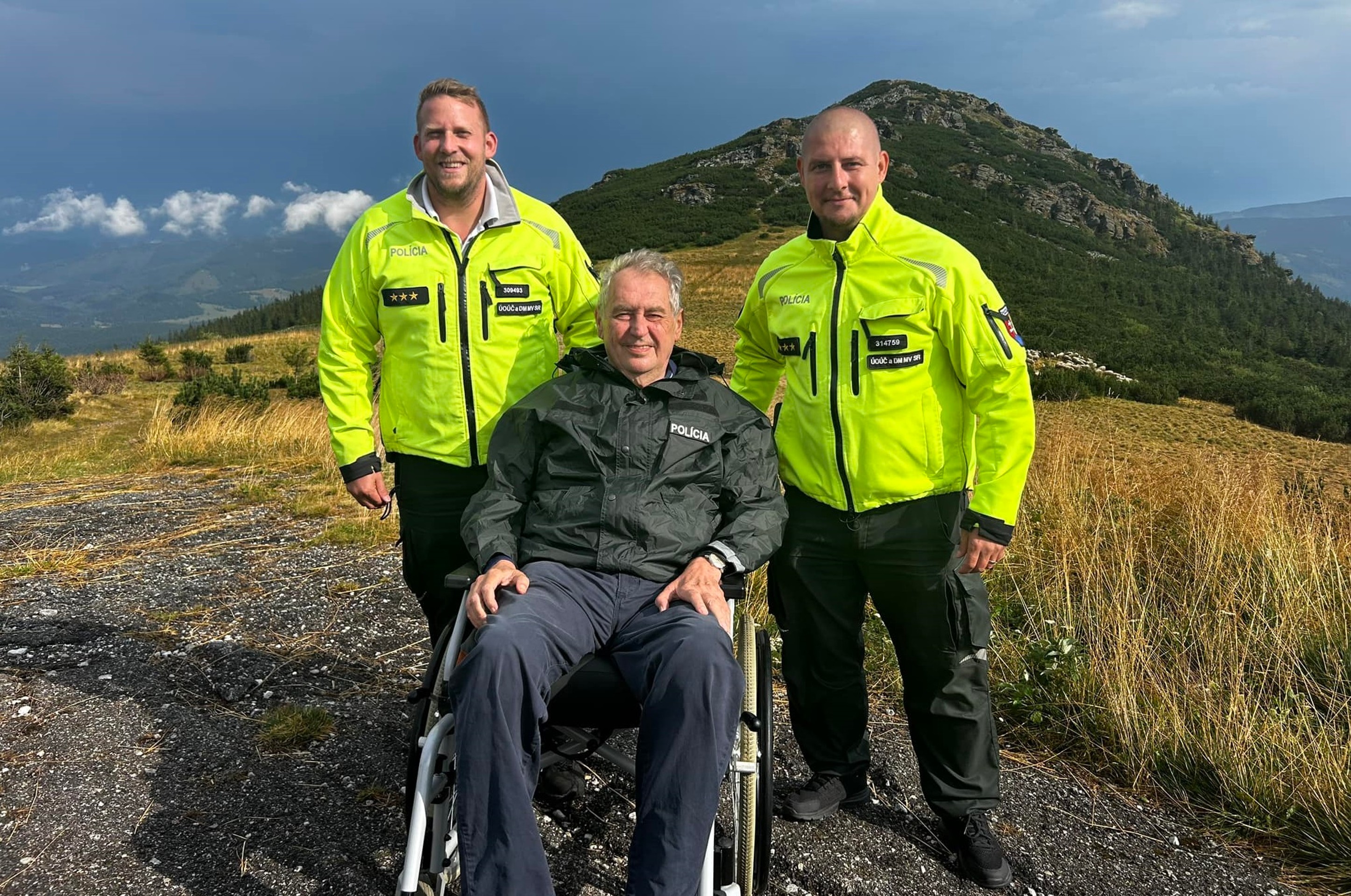 Exprezidenta Zemana v Tatrách ratovali policajti.