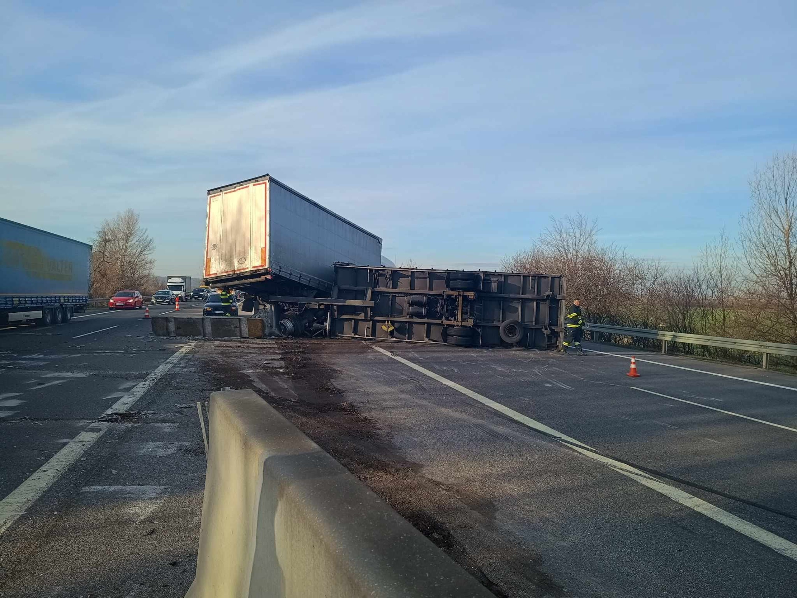 Nehoda kamióna na D1