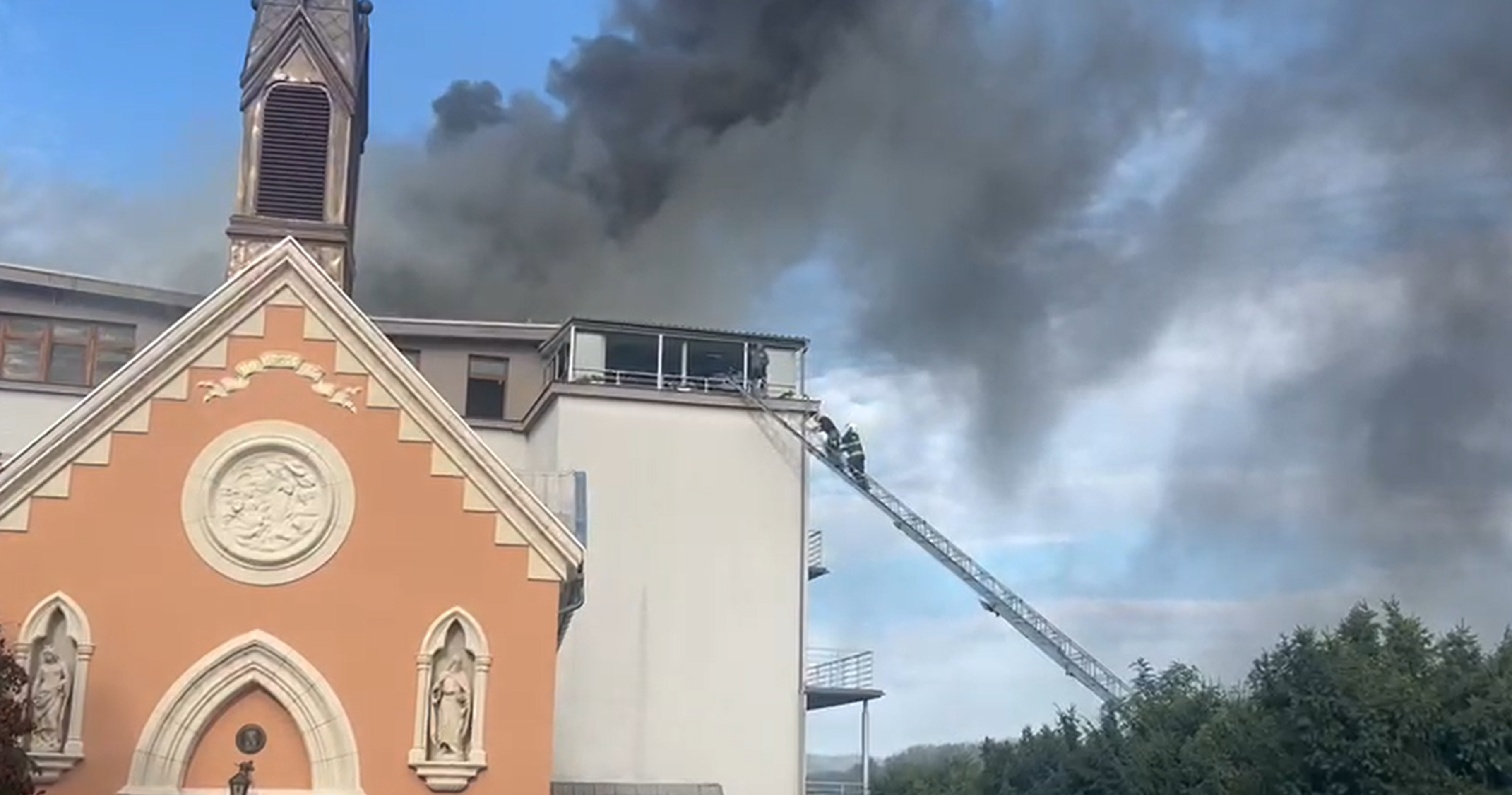 V Piešťanoch horí hotel