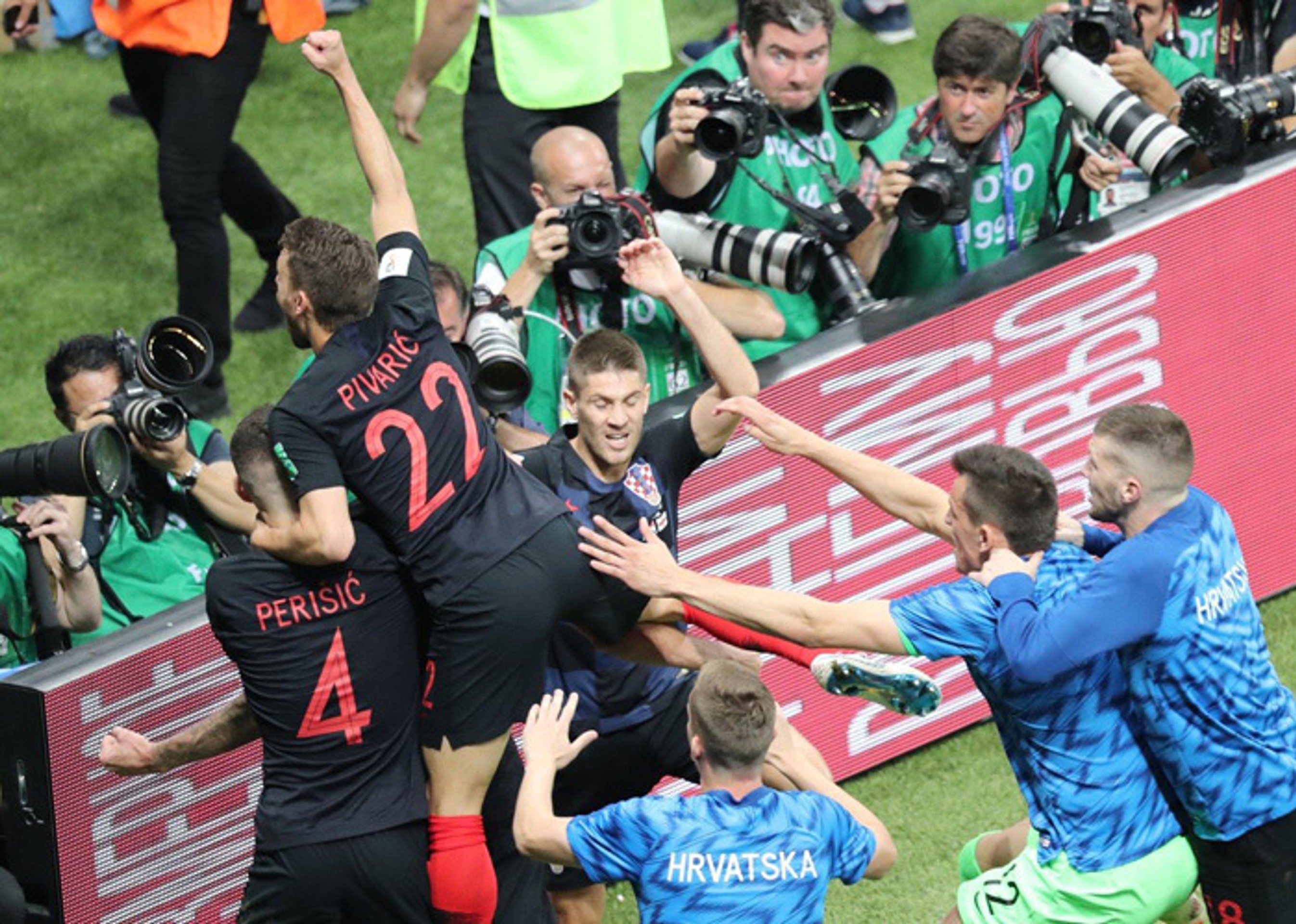Víťazný gól Mario Mandžukič oslavoval pred fotografmi agentúr.