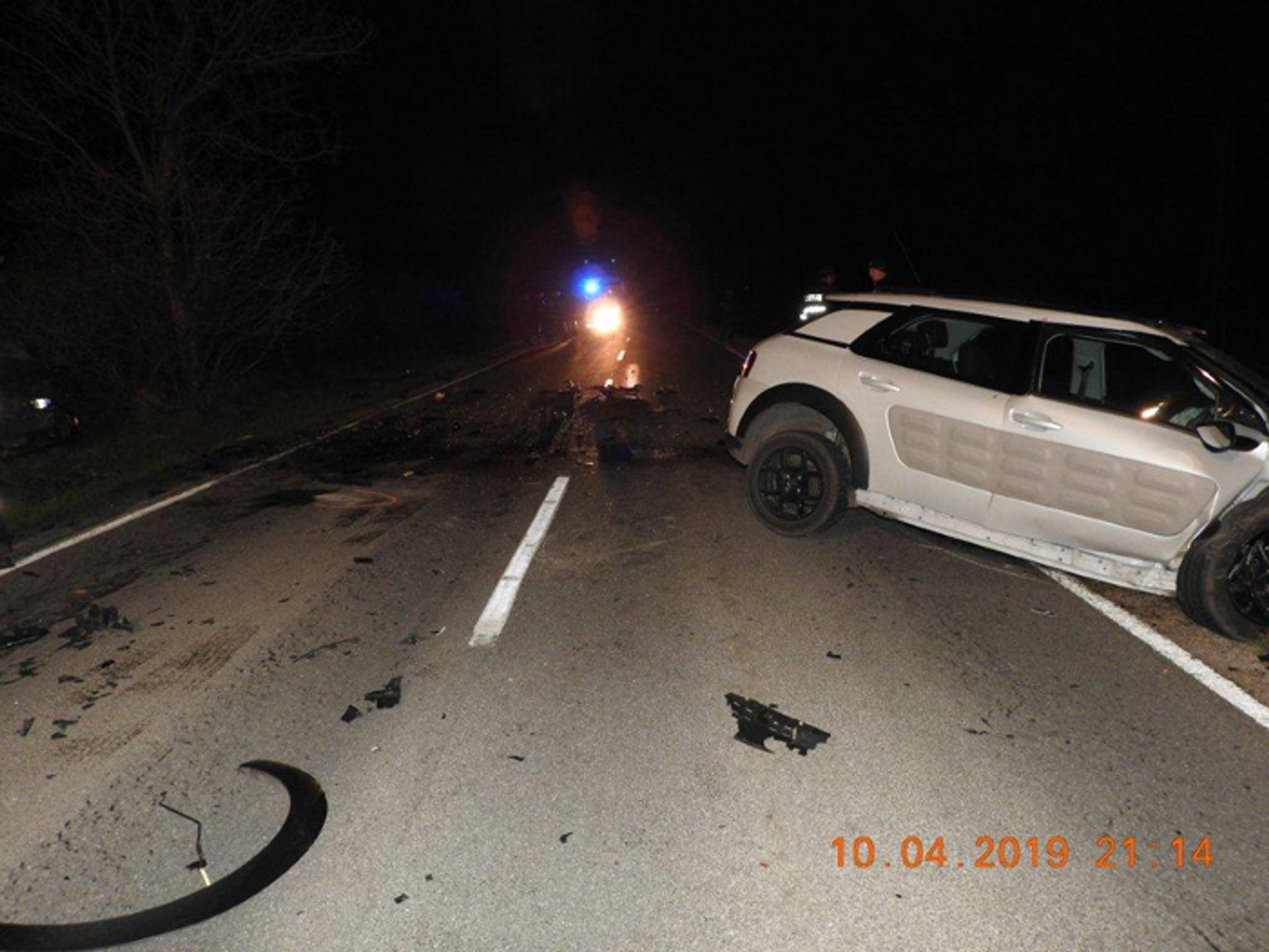 Auto, s ktorým sa čelne zrazil kaplán z Cífera.