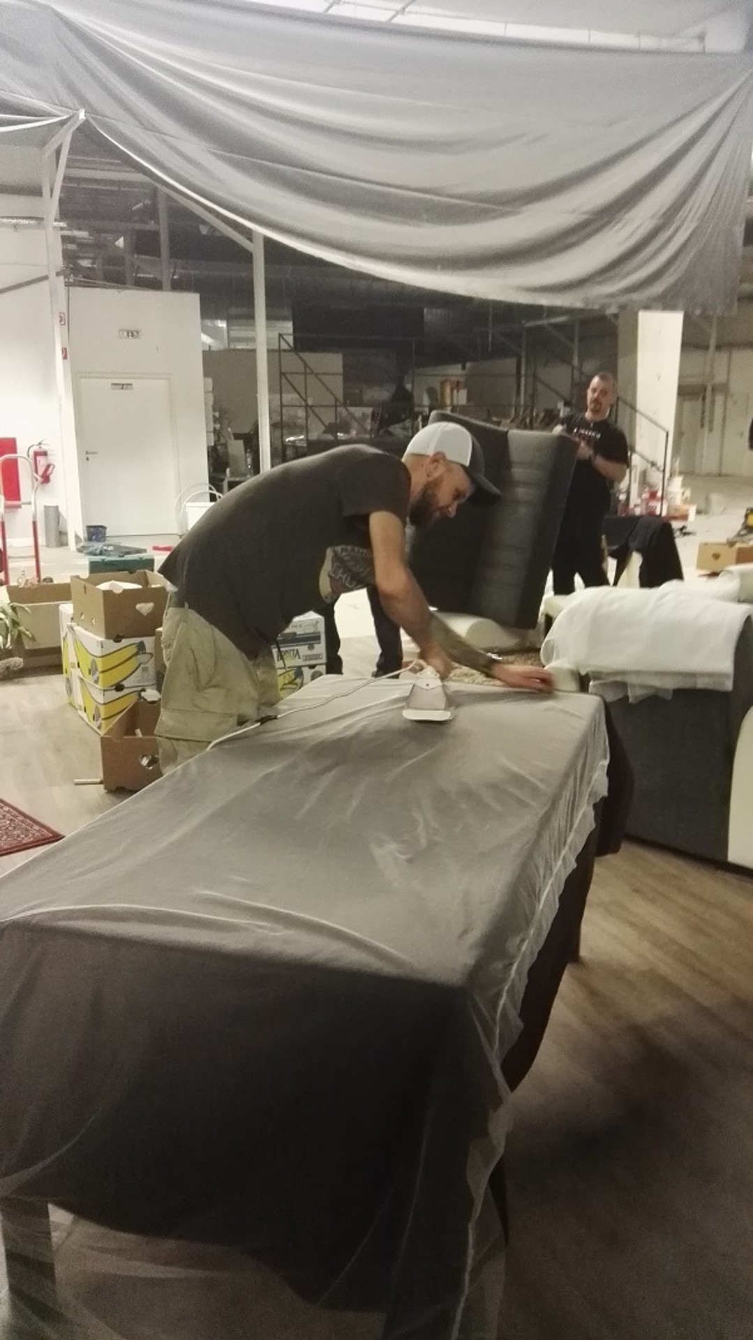 Stavba kulís pre novú sériu Susedov