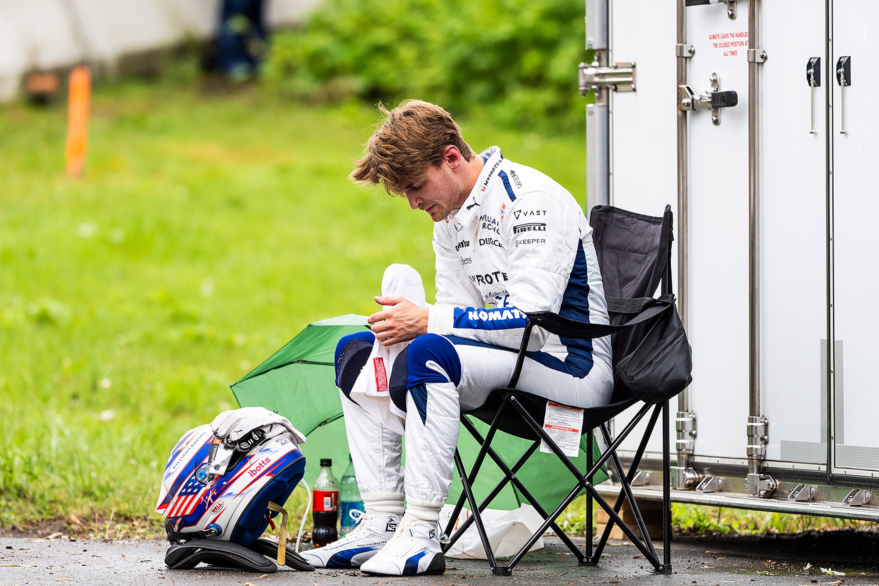 Smutný Logan Sargeant.