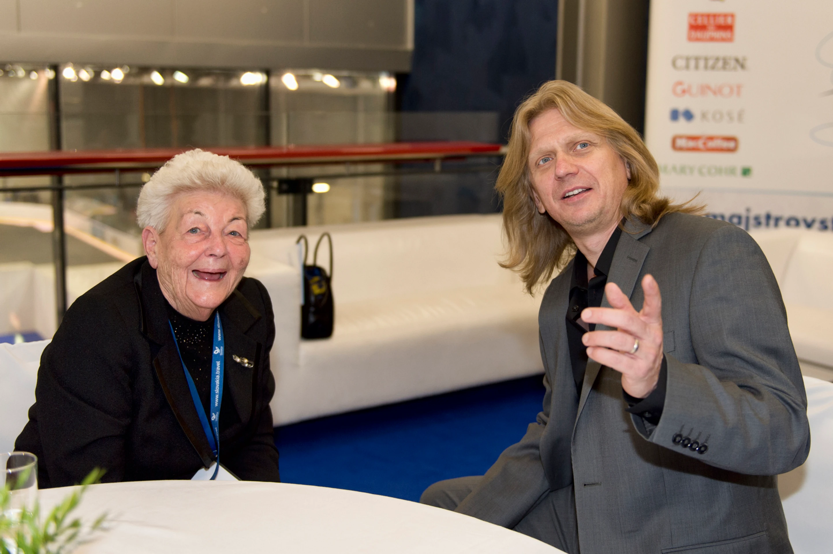 Legendárna trénerka v krasokorčuľovaní Hilda Múdra a krasokorčuliarska legenda Jozef Sabovčík.