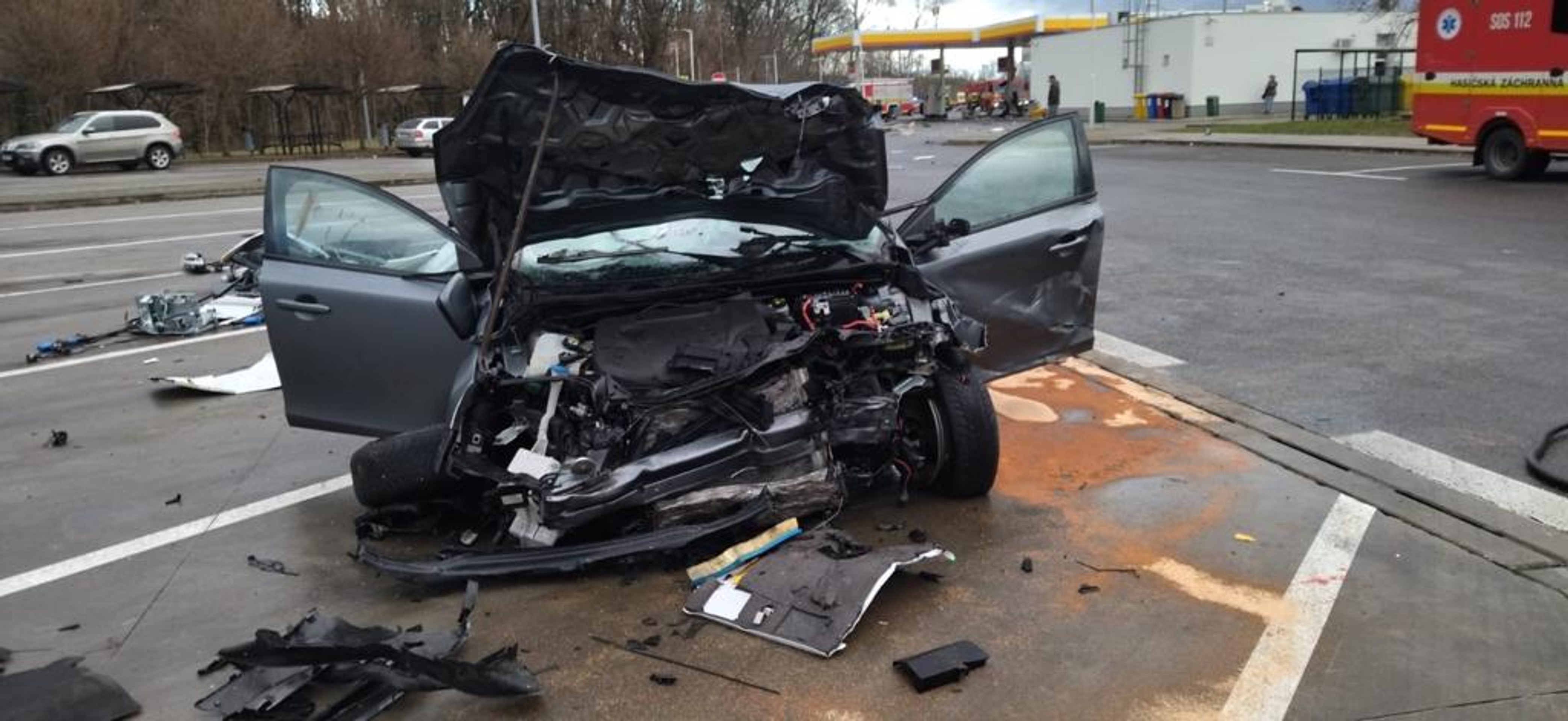 Na D1 vodič zdemoloval jeden zo stojanov na čerpacej stanici