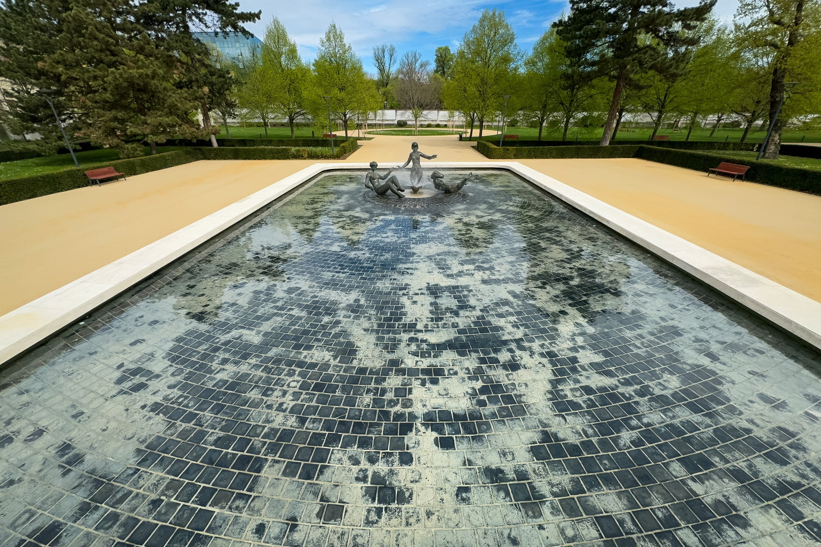 Na snímke priestory Grasalkovičovej záhrady po jej rekonštrukcii .