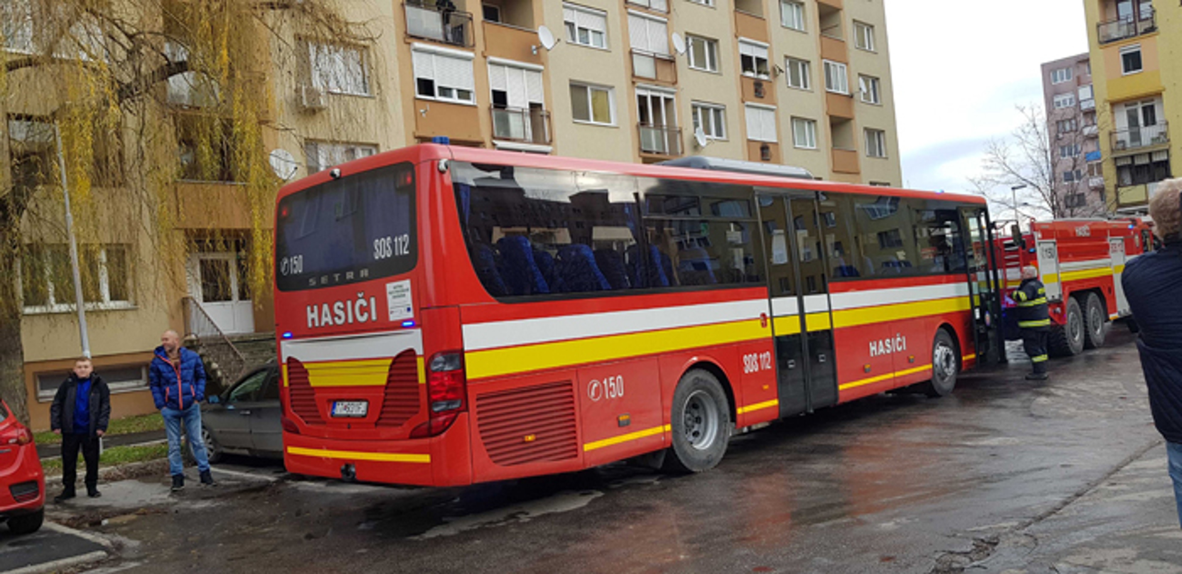 Fotografia od Dezidera Vargu - pohľad na evakuácii po úniku plynu v Dunajskej Strede.