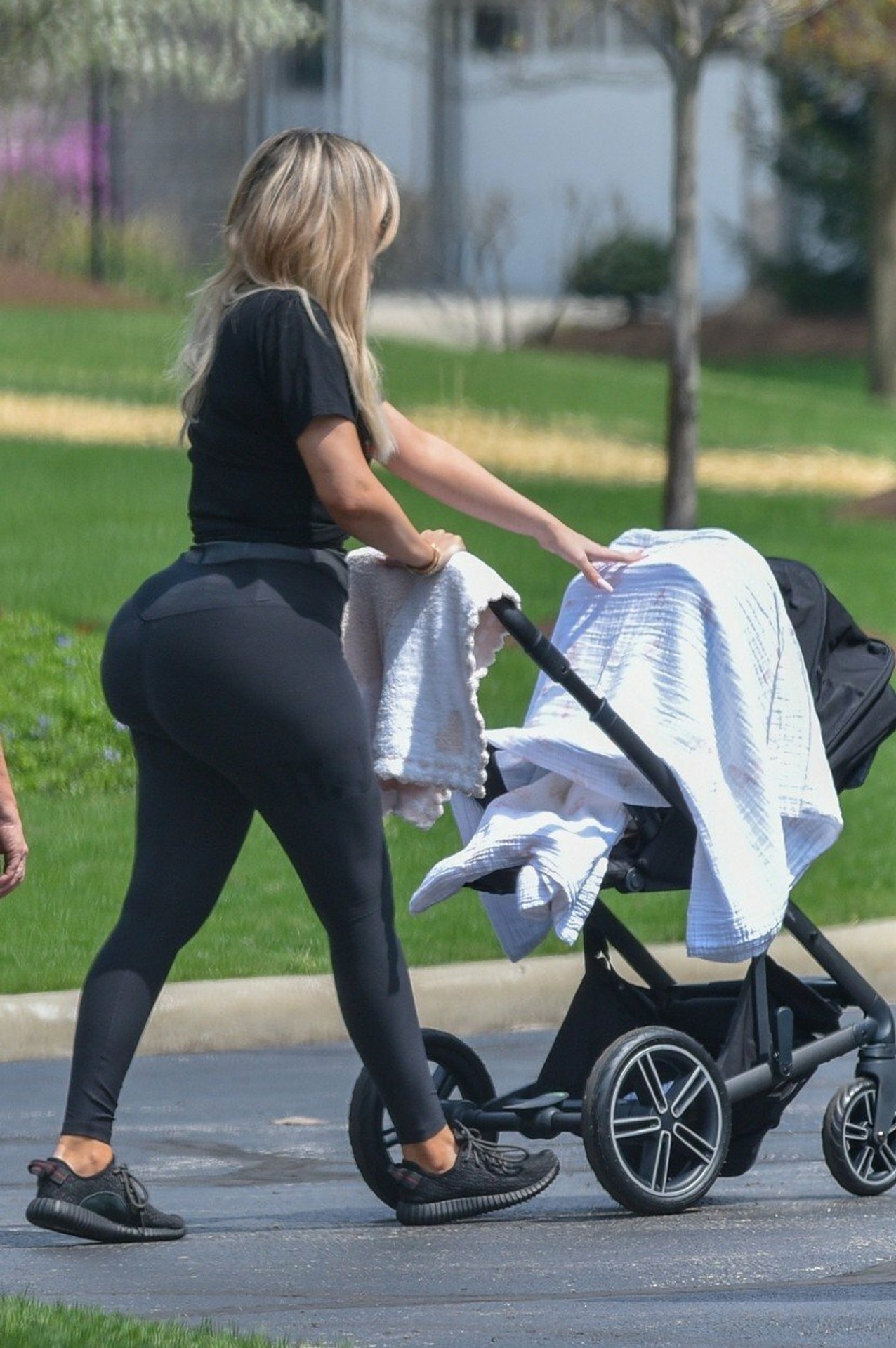 Khloe Kardashian krátko po pôrode: Akoby sa jej brucho presunulo do zadku