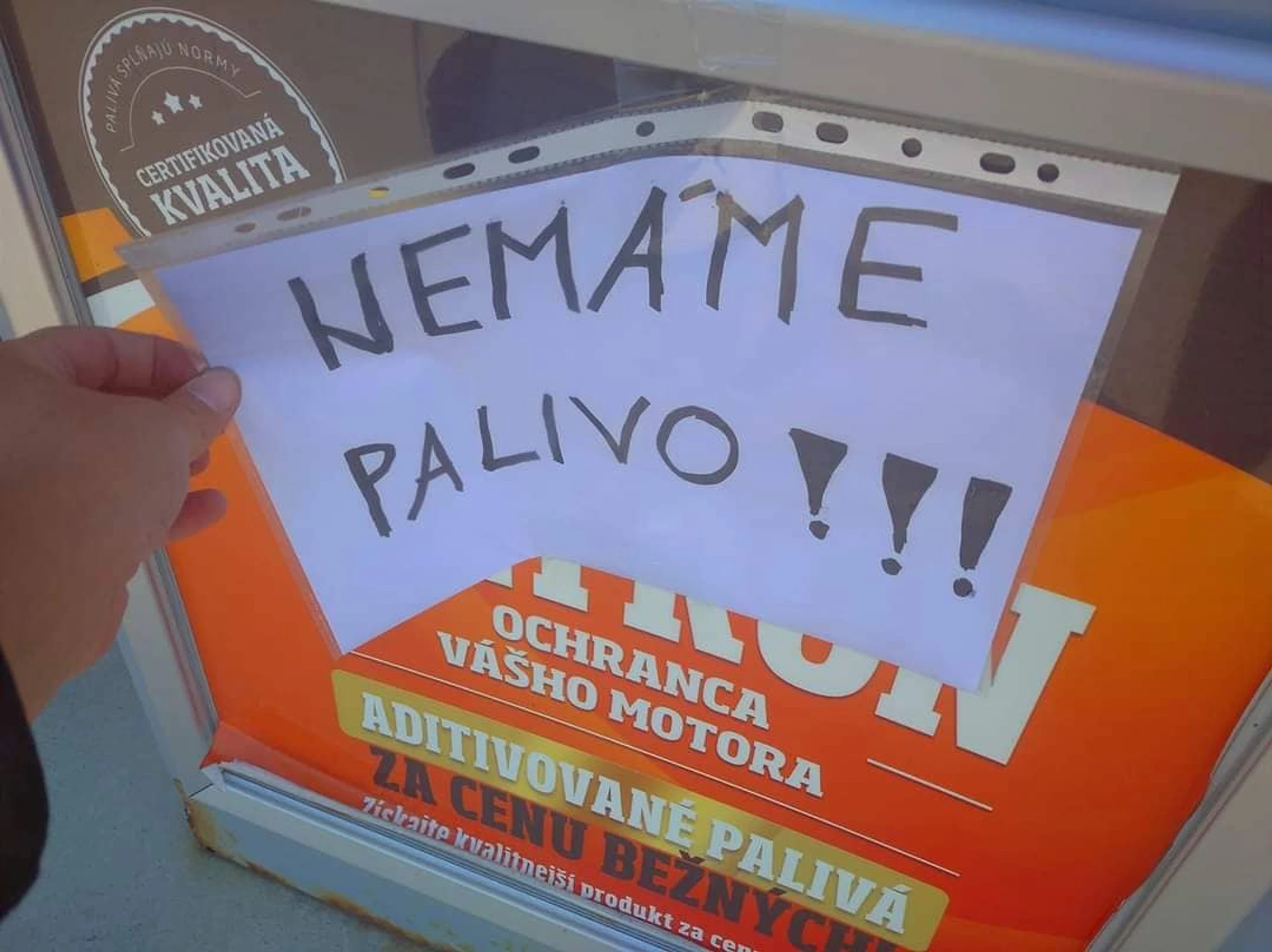 Motoristi sa môžu stretnúť aj s takýmto oznamom