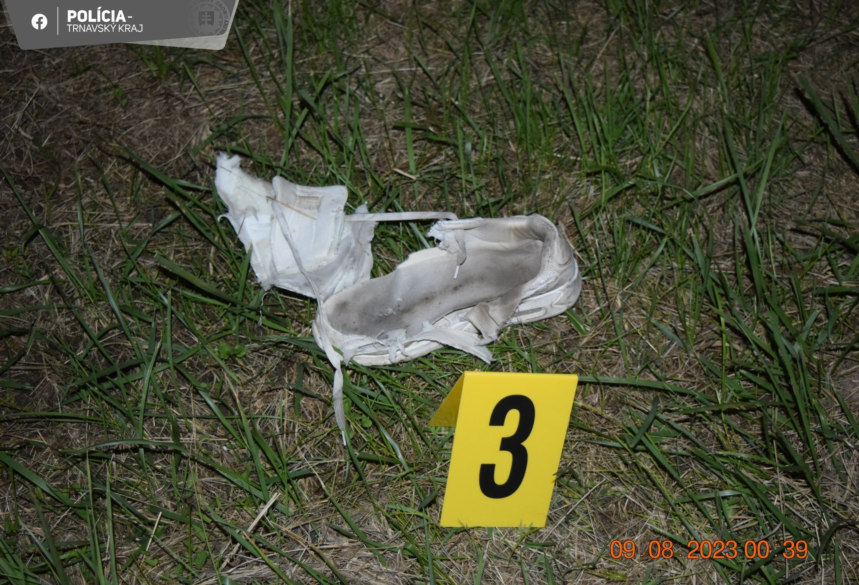 Mladíka v čiernom nikto nevidel