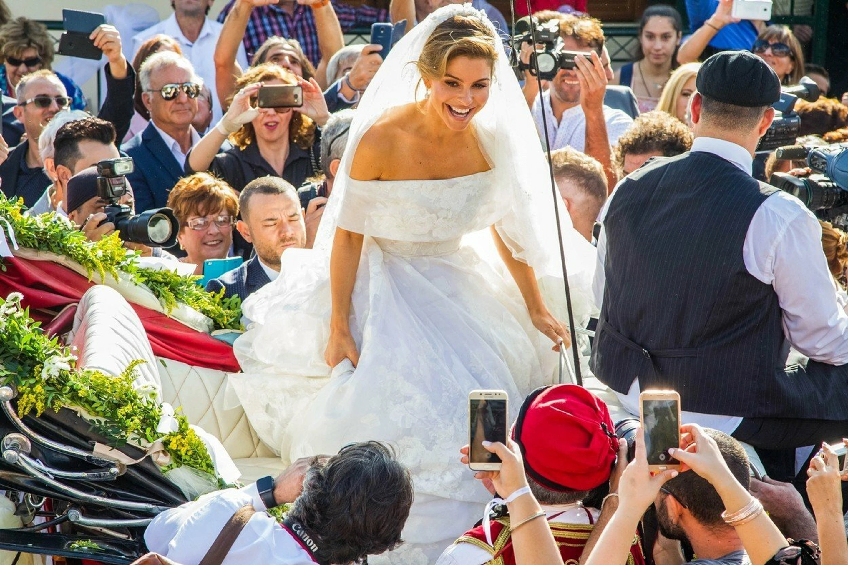 Maria Menounos sa vydala