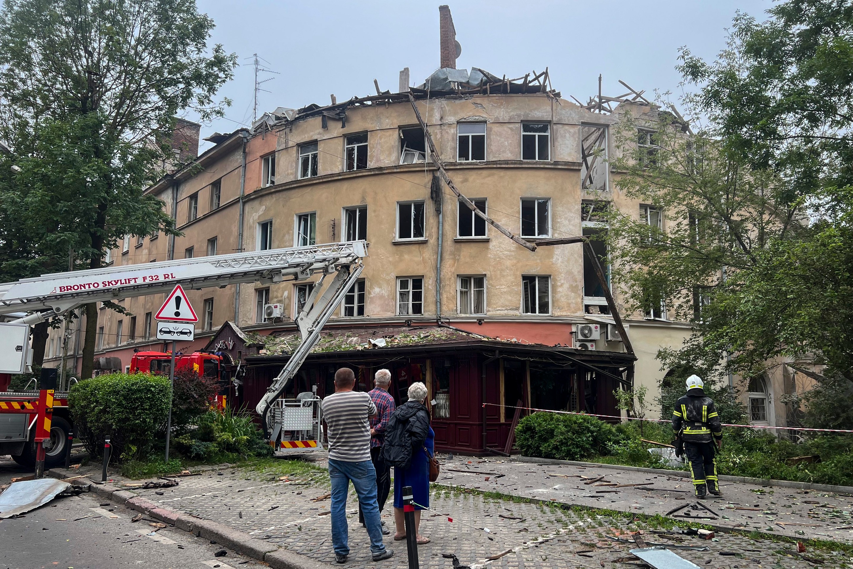 Ruský raketový útok na ukrajinské mesto Ľvov.