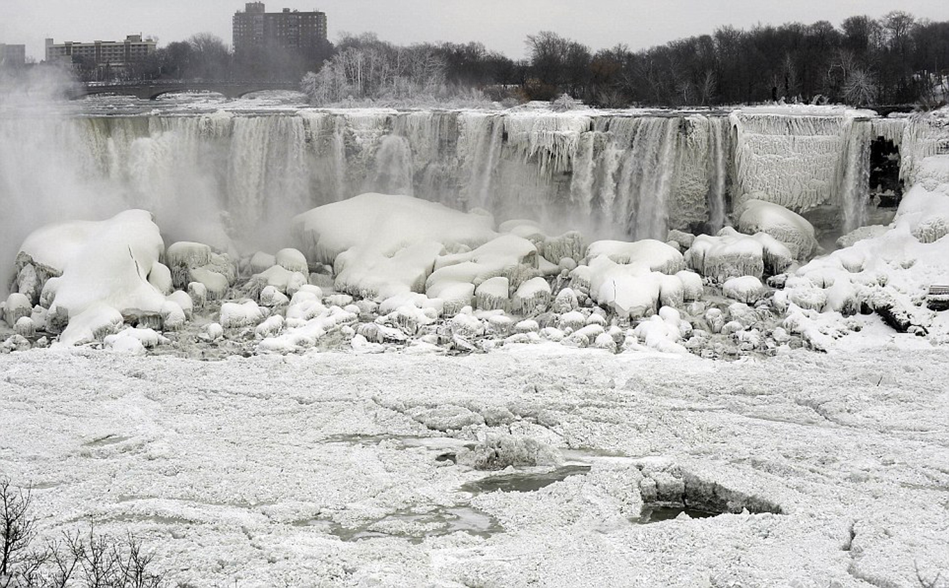 Zamrznuté Niagarské vodopády